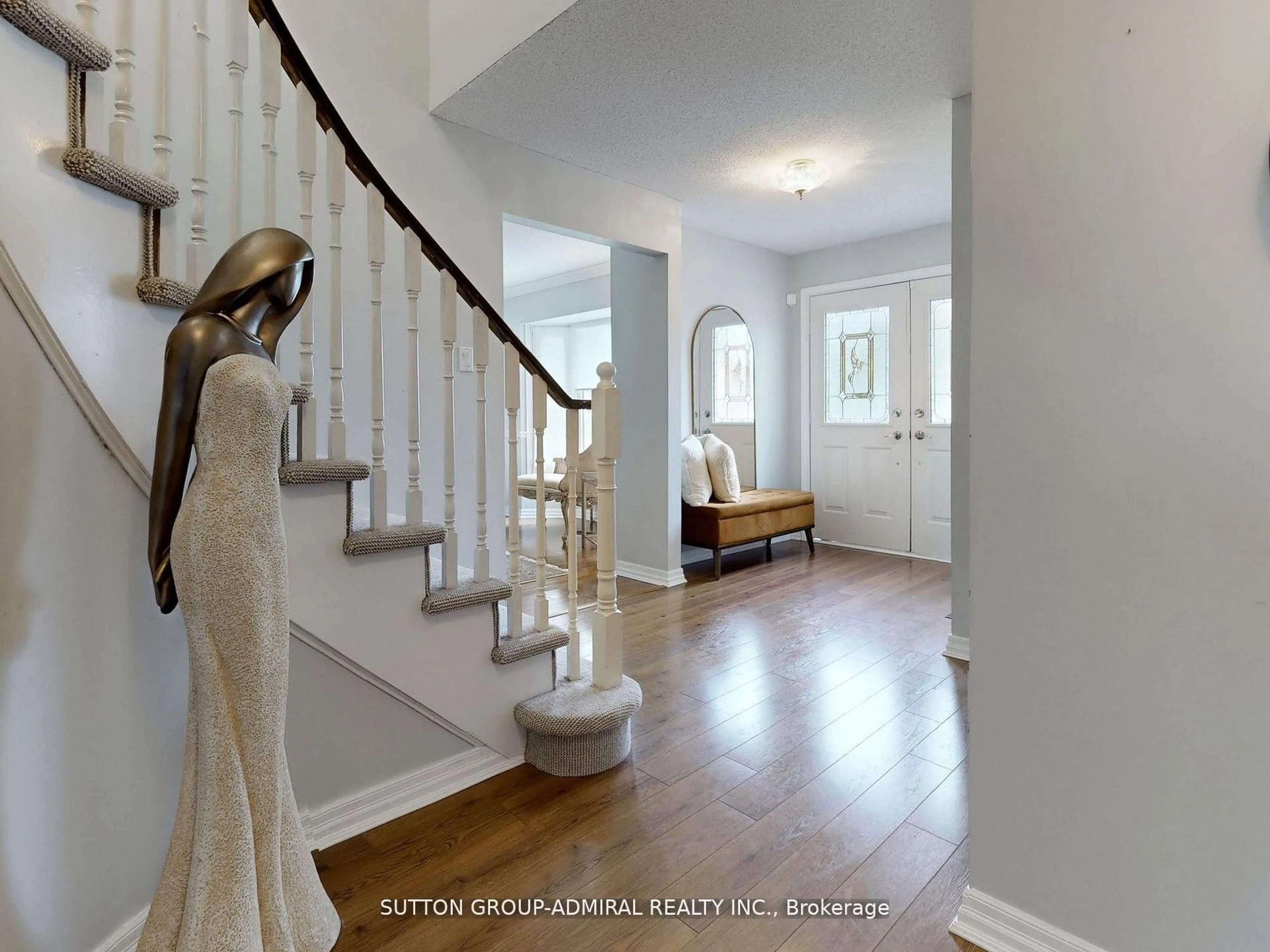 Indoor entryway for 308 Petheram Pl, Newmarket Ontario L3X 1J7