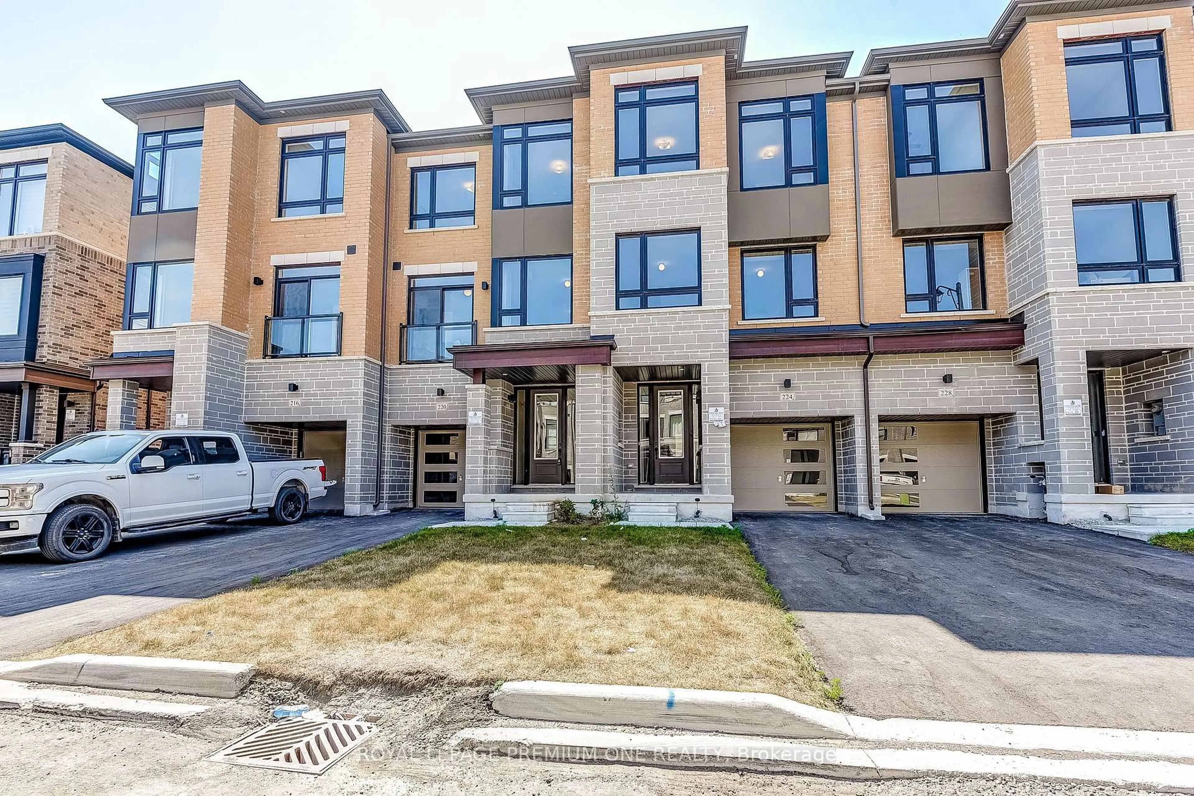 Unknown for 220 TENNANT Circ, Vaughan Ontario L4H 5L4