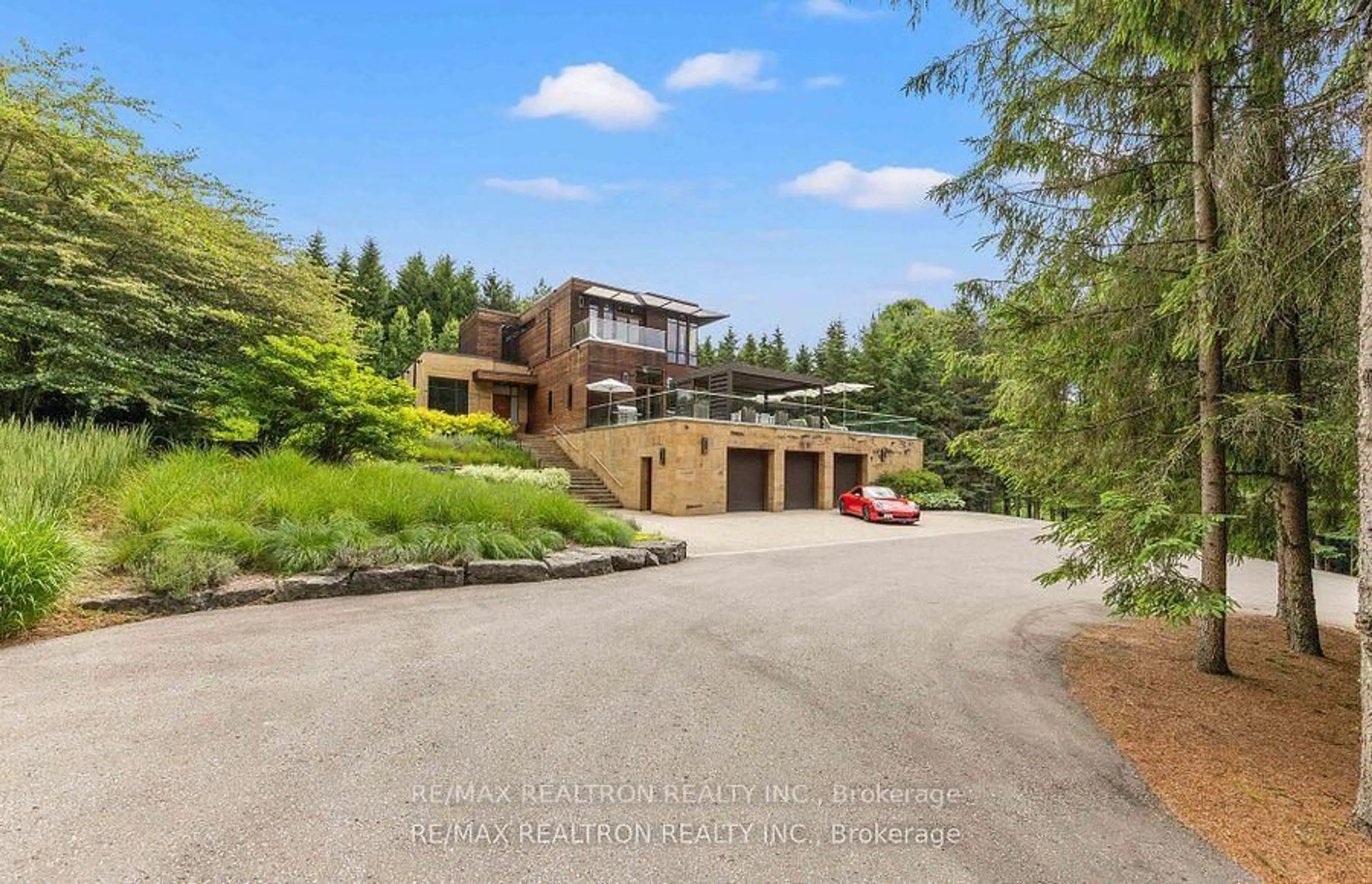 A pic from outside/outdoor area/front of a property/back of a property/a pic from drone, water/lake/river/ocean view for 2501 Concession 3 Rd, Uxbridge Ontario L0C 1A0