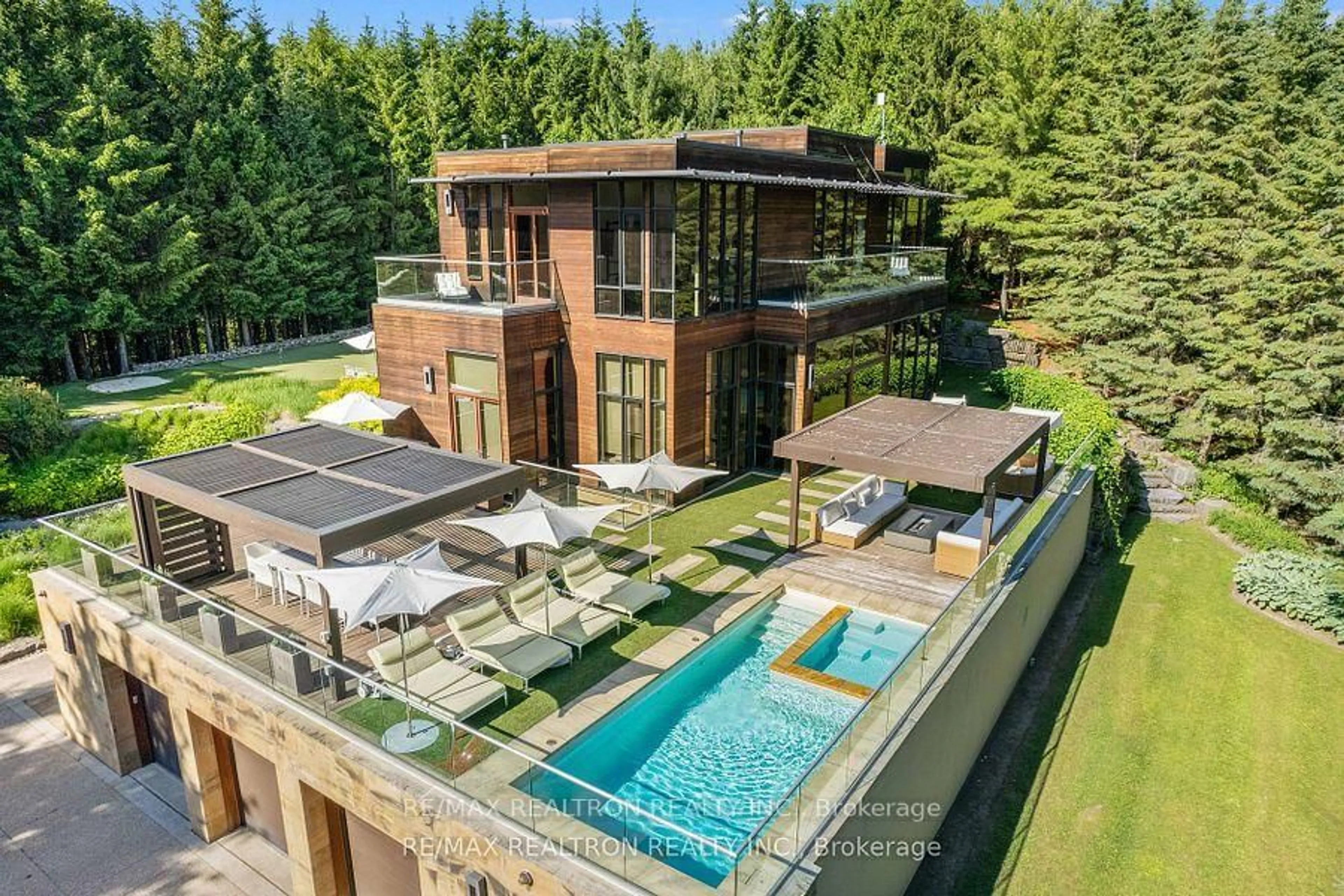 A pic from outside/outdoor area/front of a property/back of a property/a pic from drone, unknown for 2501 Concession 3 Rd, Uxbridge Ontario L0C 1A0