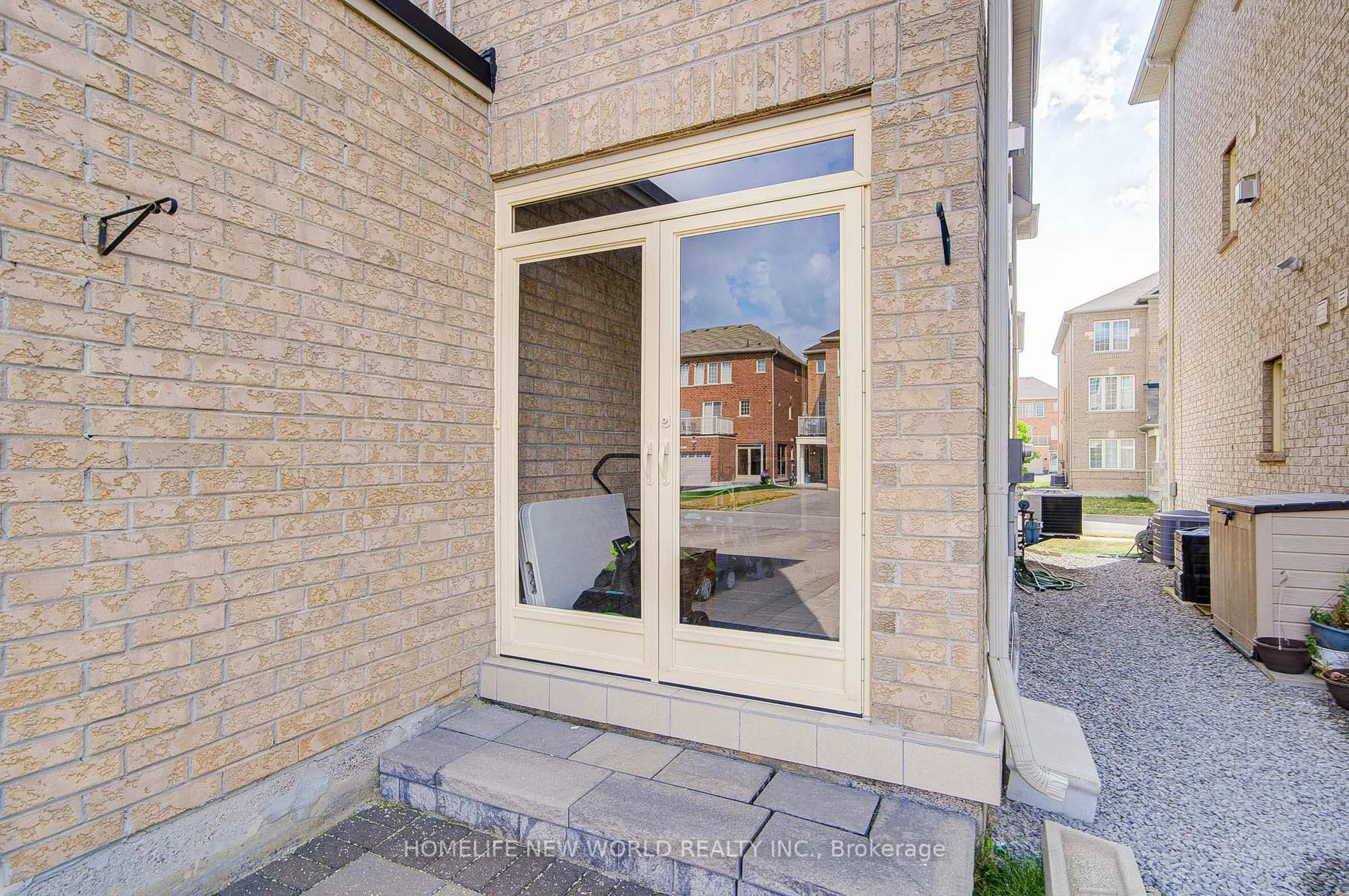 Patio, street for 14 Highbury Crt, Markham Ontario L6B 1J7