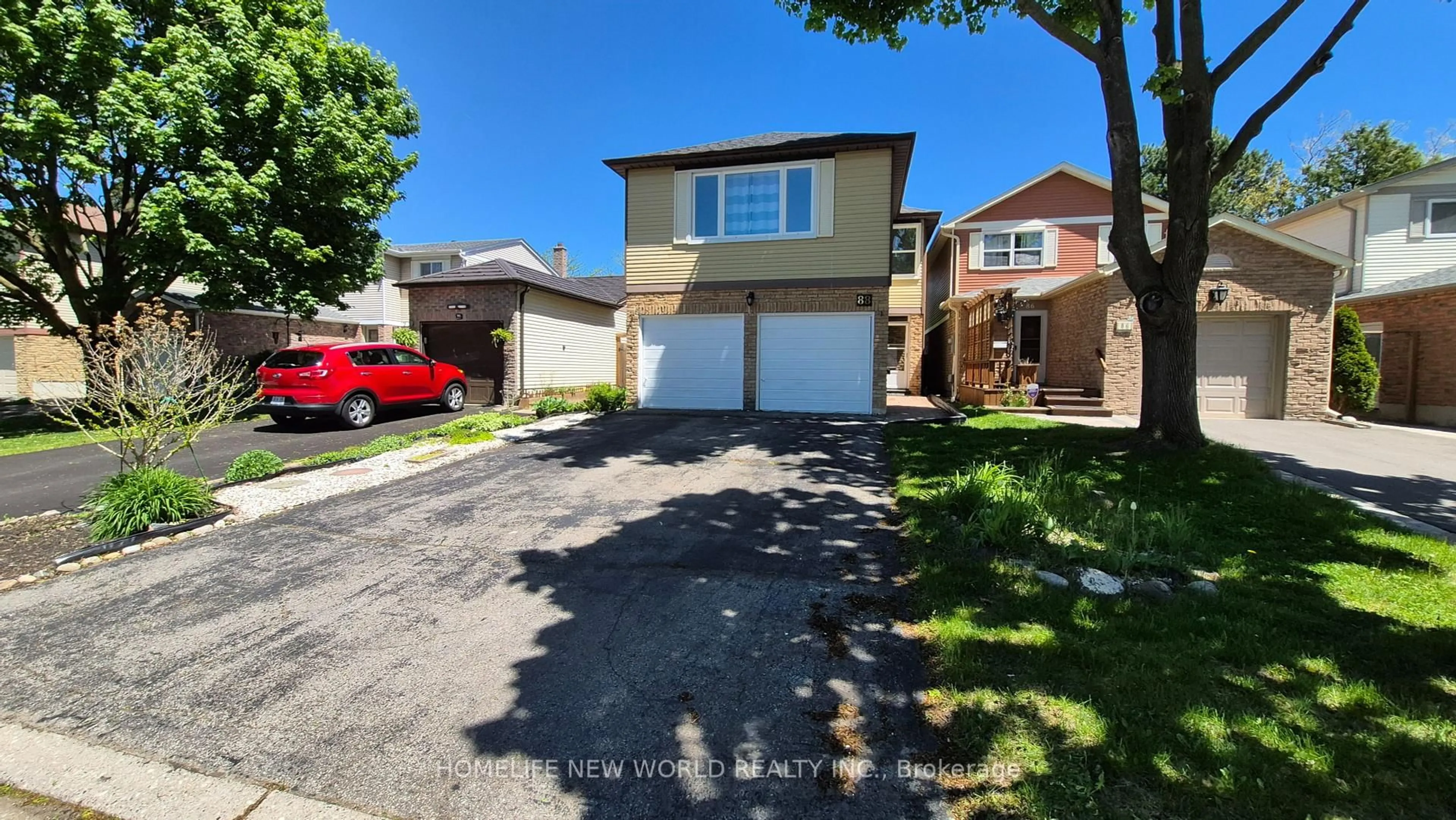 A pic from outside/outdoor area/front of a property/back of a property/a pic from drone, street for 88 Madsen Cres, Markham Ontario L3R 4P3