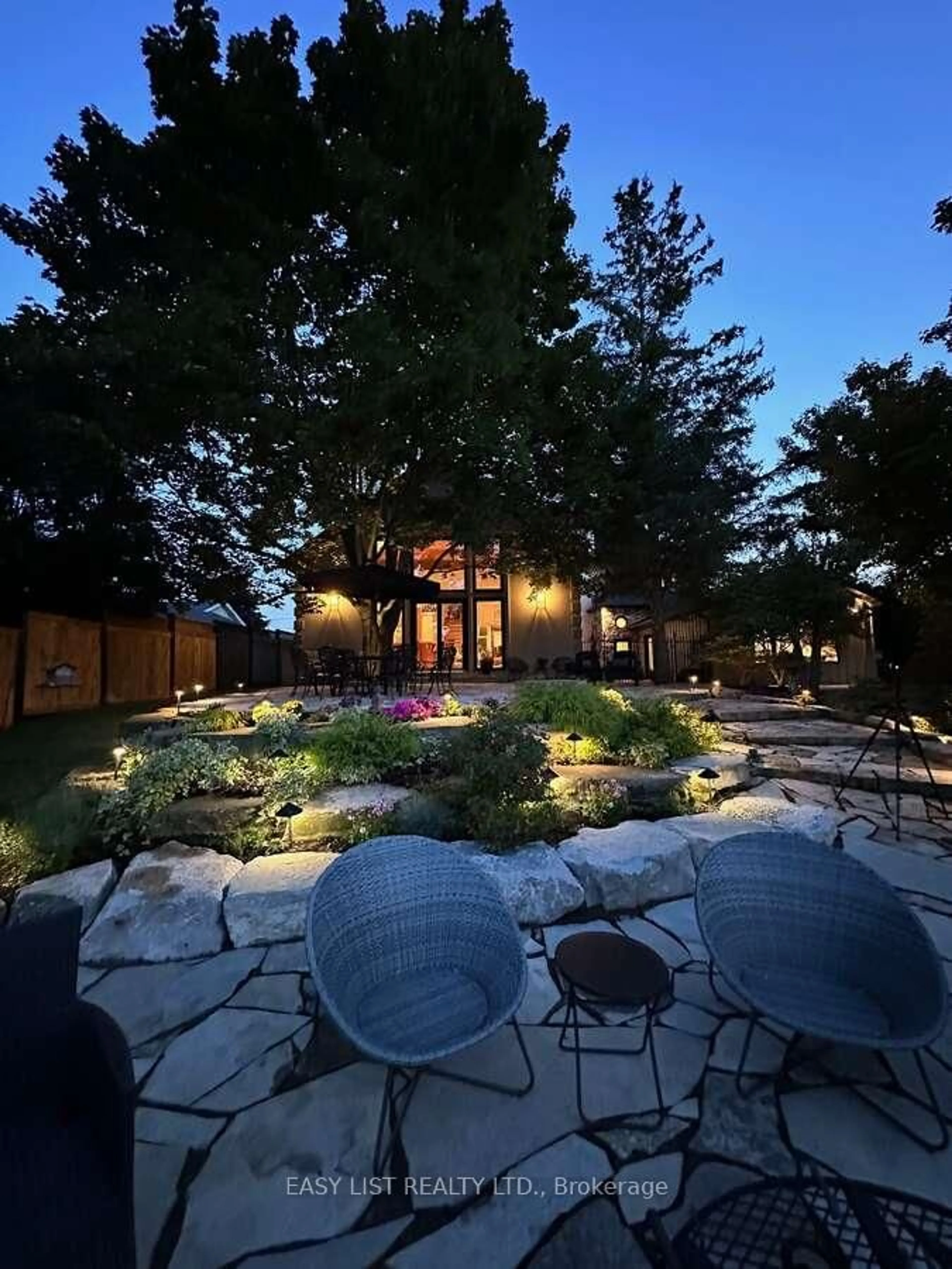 Patio, mountain view for 378 Old Bloomington Rd, Aurora Ontario L4G 0M2