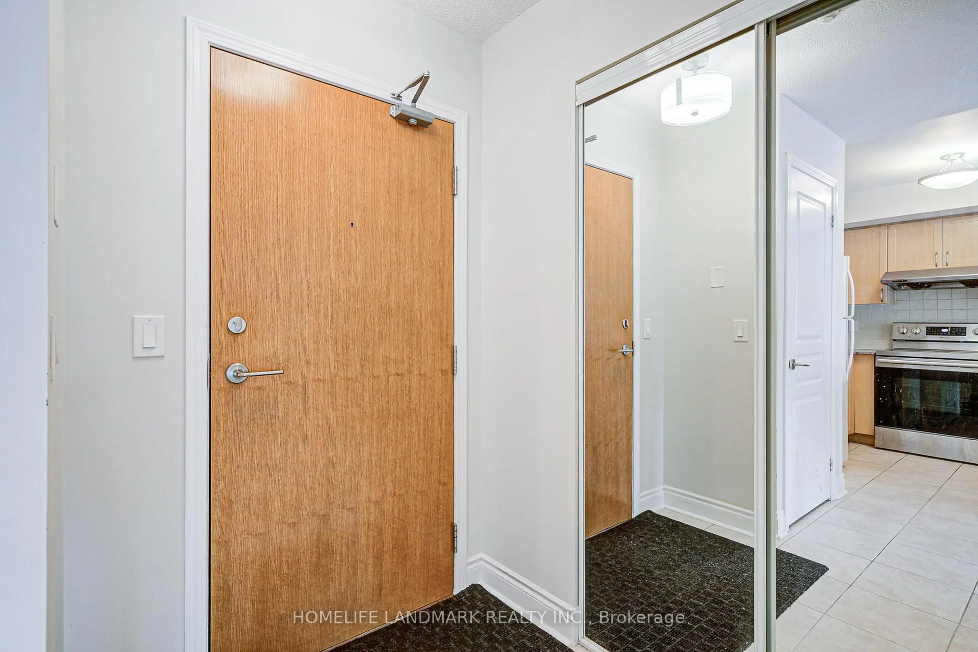 Indoor entryway for 75 South Town Centre Blvd #311, Markham Ontario L6G 0B3