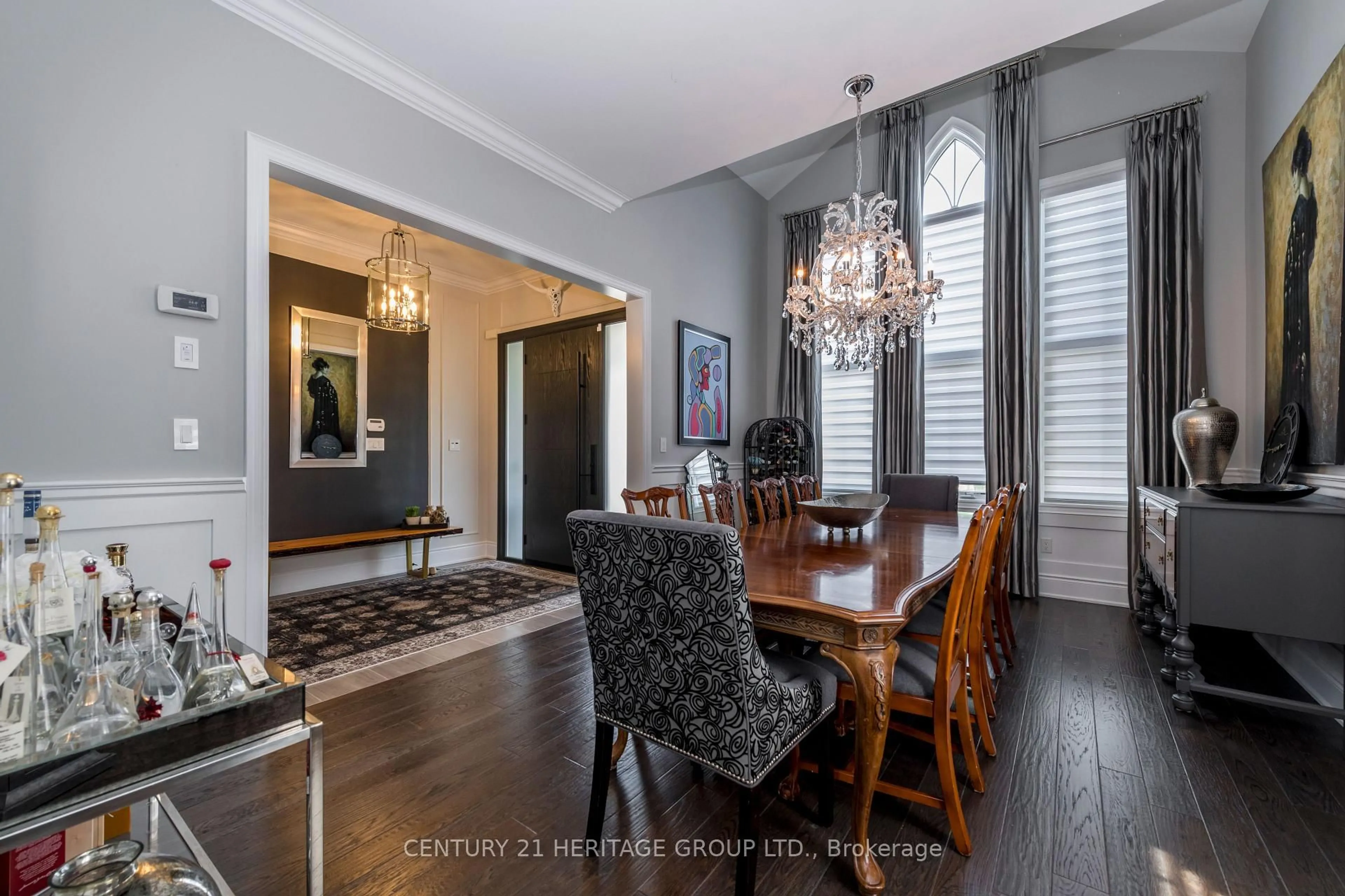 Dining room, wood/laminate floor for 86 Sharpe Cres, New Tecumseth Ontario L0G 1W0