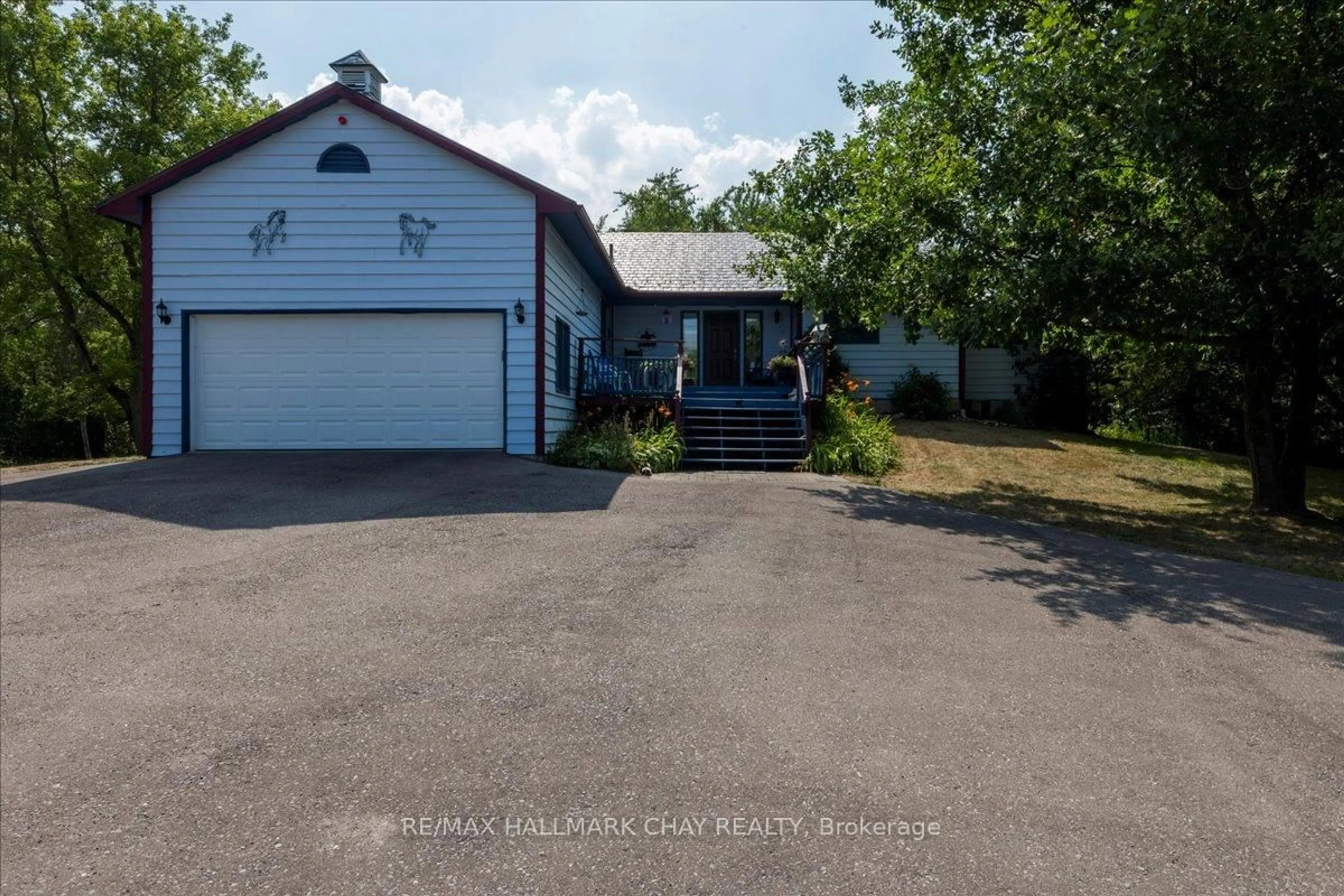 A pic from outside/outdoor area/front of a property/back of a property/a pic from drone, unknown for 25222 Park Rd, Georgina Ontario L0E 1R0