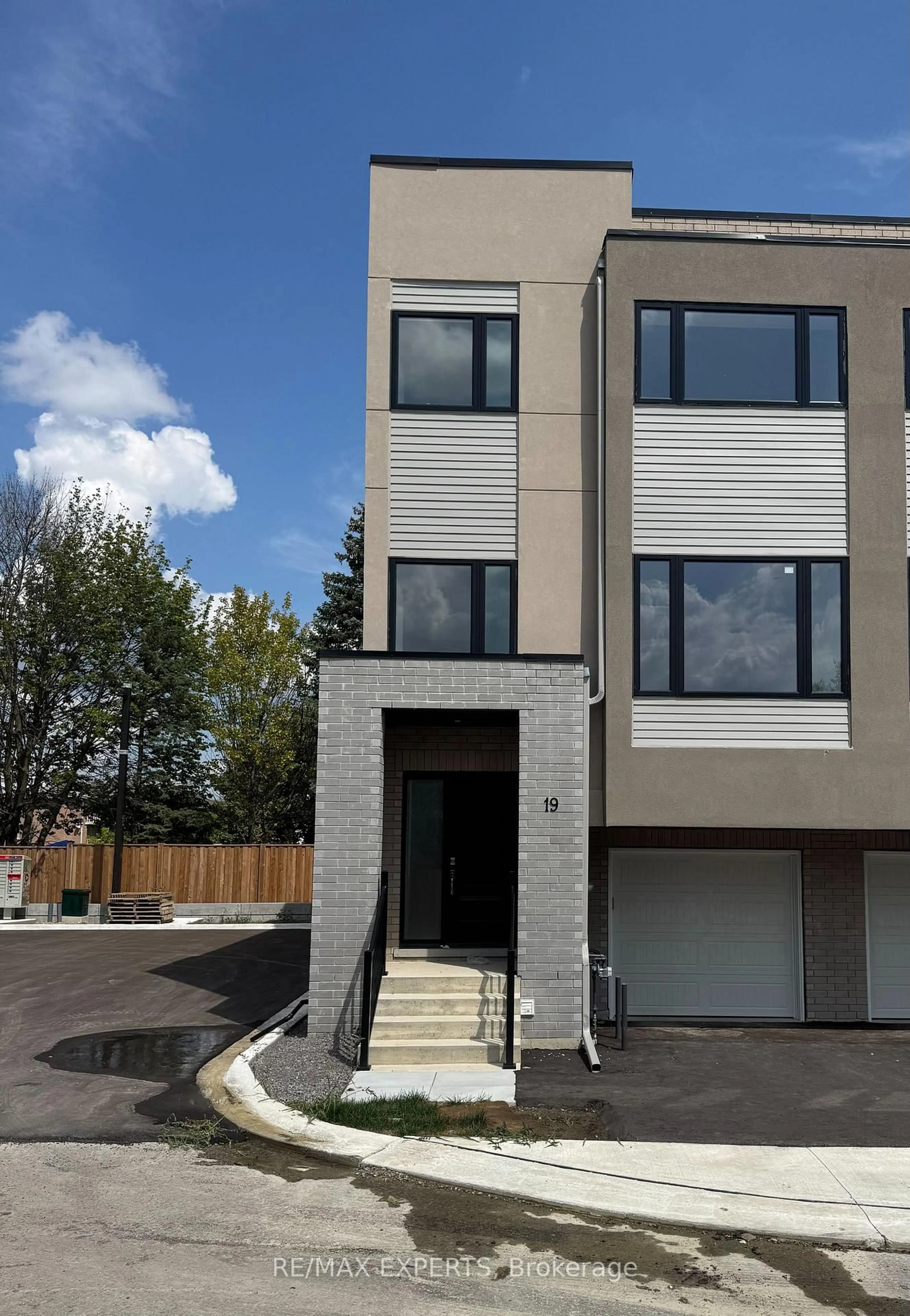 Home with brick exterior material, street for 19 Carl Hill Lane, Richmond Hill Ontario L4C 7A6