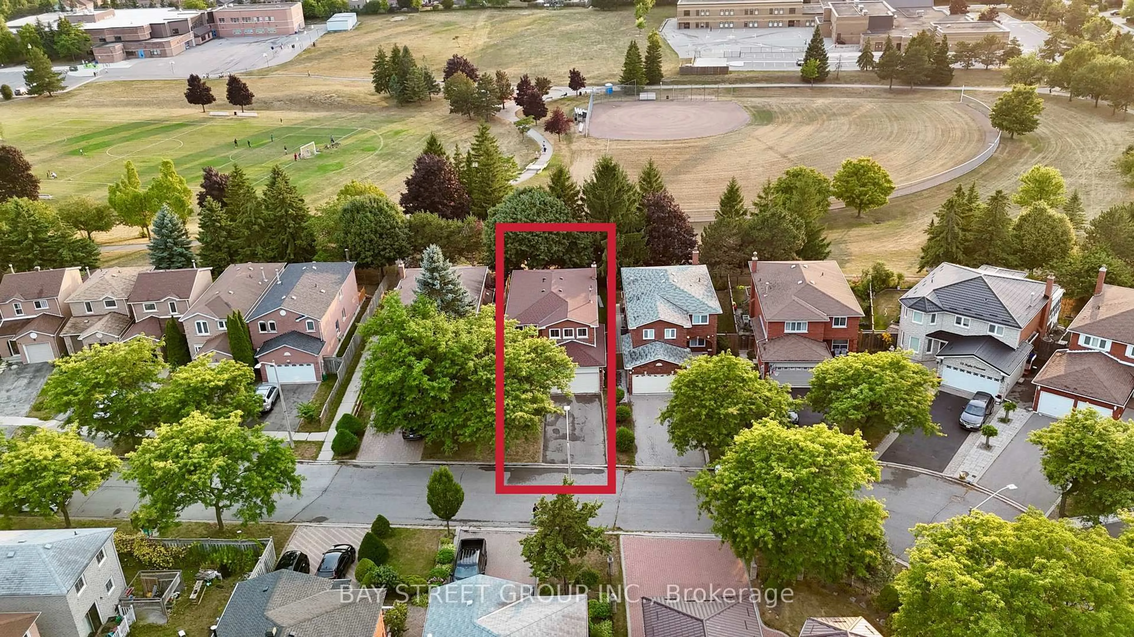 A pic from outside/outdoor area/front of a property/back of a property/a pic from drone, street for 67 Kyla Cres, Markham Ontario L3S 2Y4
