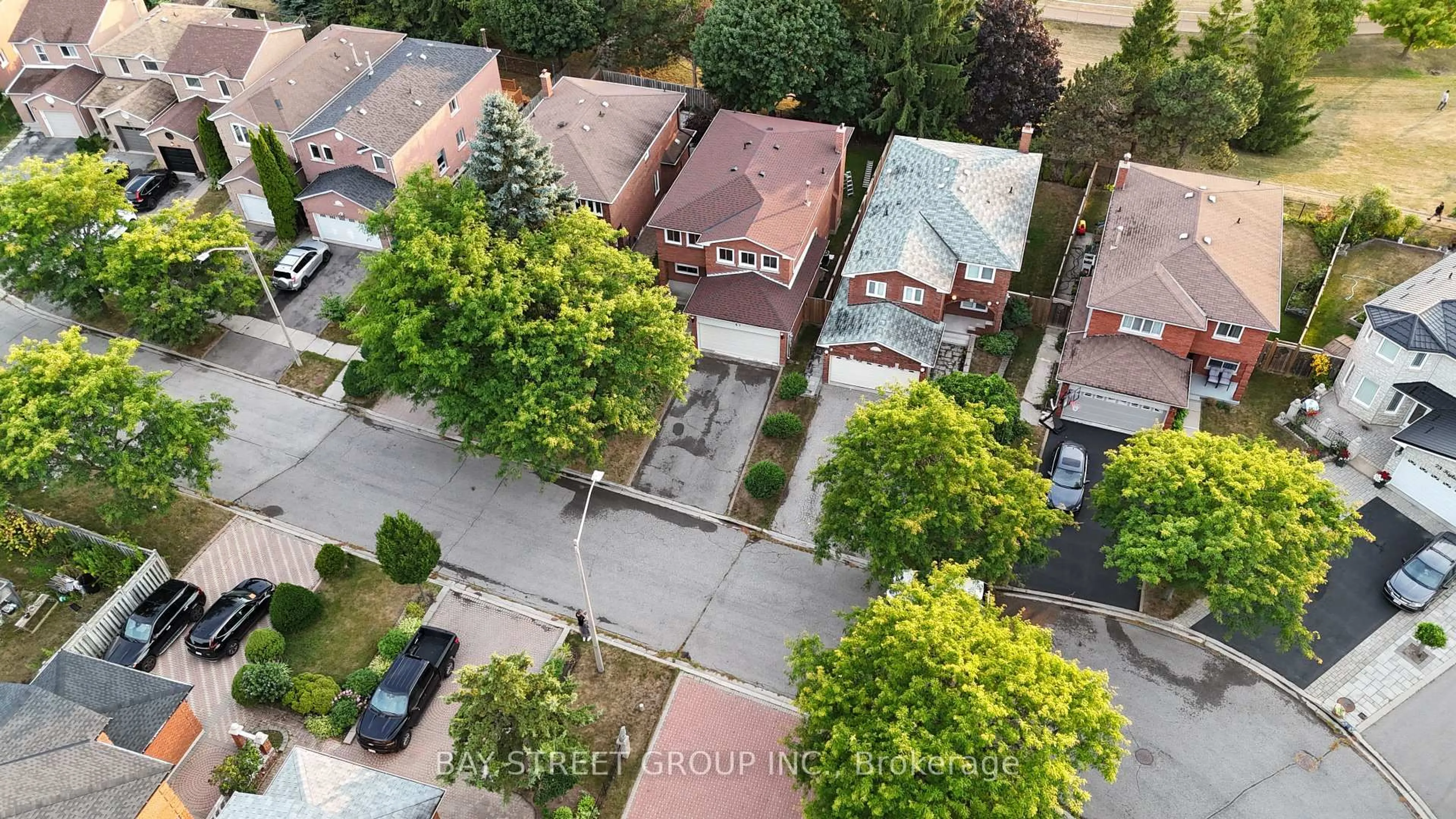 A pic from outside/outdoor area/front of a property/back of a property/a pic from drone, street for 67 Kyla Cres, Markham Ontario L3S 2Y4