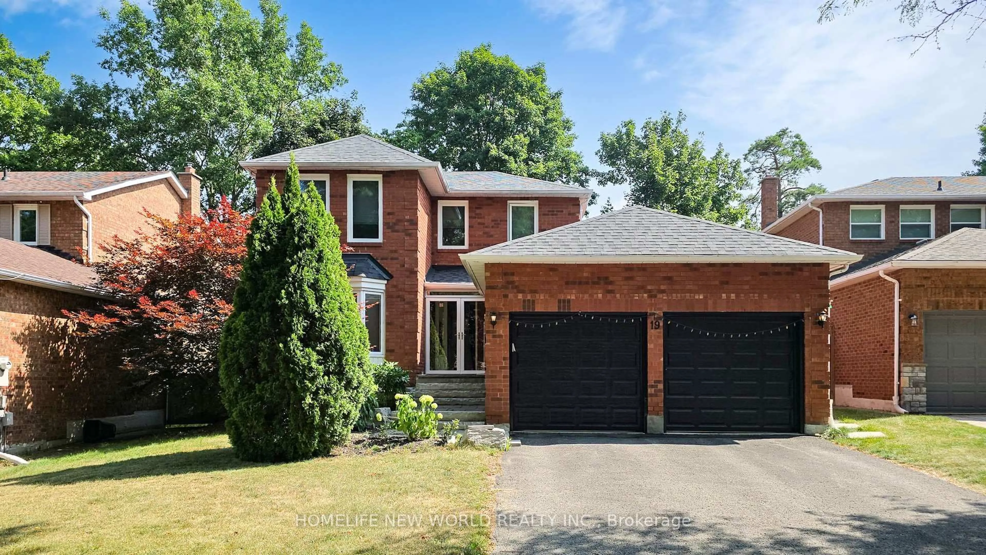 Home with brick exterior material, street for 19 Chadburn Cres, Aurora Ontario L4G 4V6