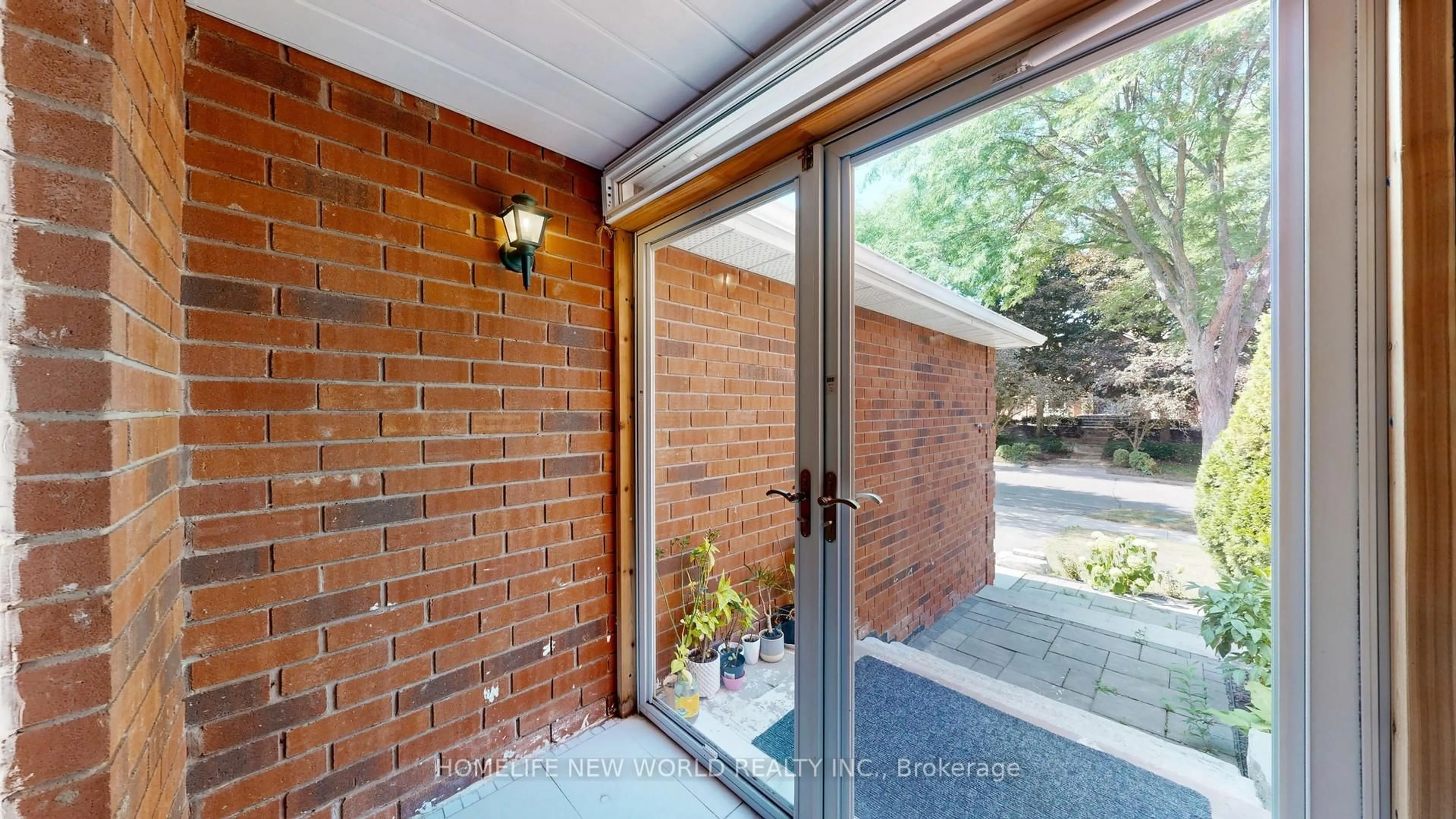 Unknown for 19 Chadburn Cres, Aurora Ontario L4G 4V6