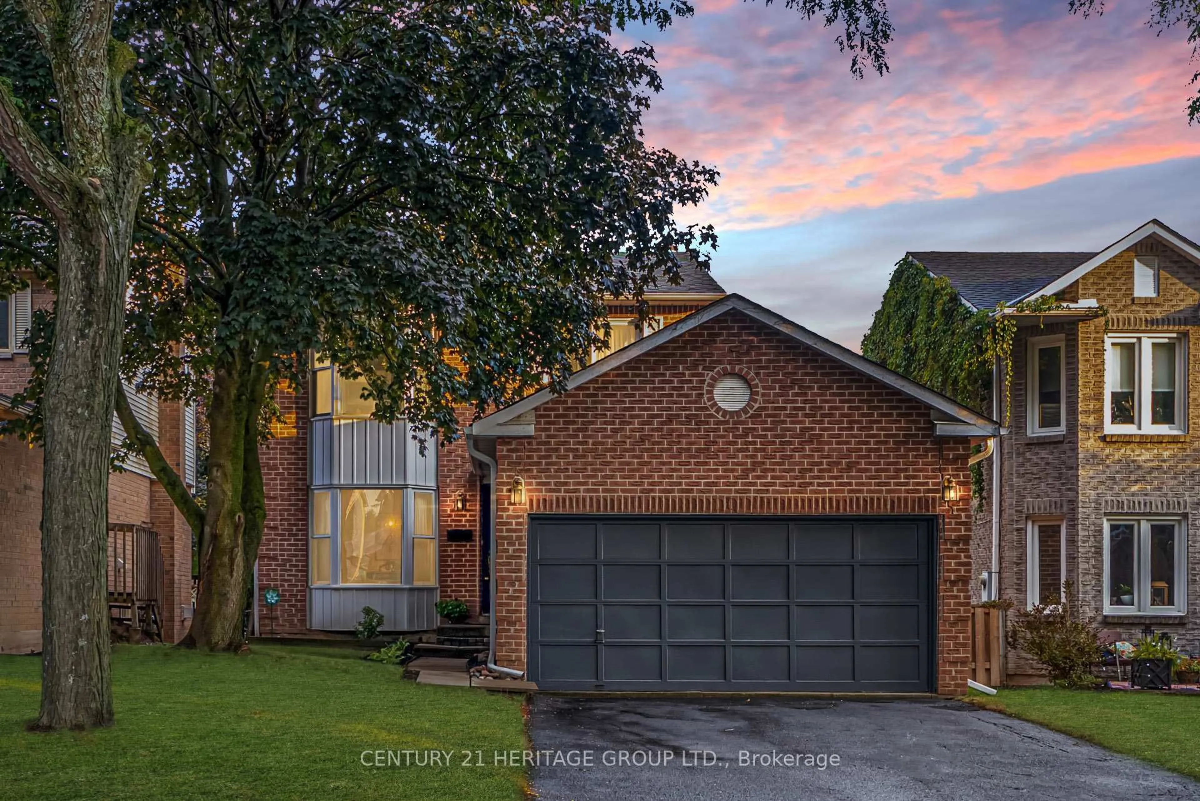 Home with brick exterior material, street for 11 Closs Sq, Aurora Ontario L4G 5H9