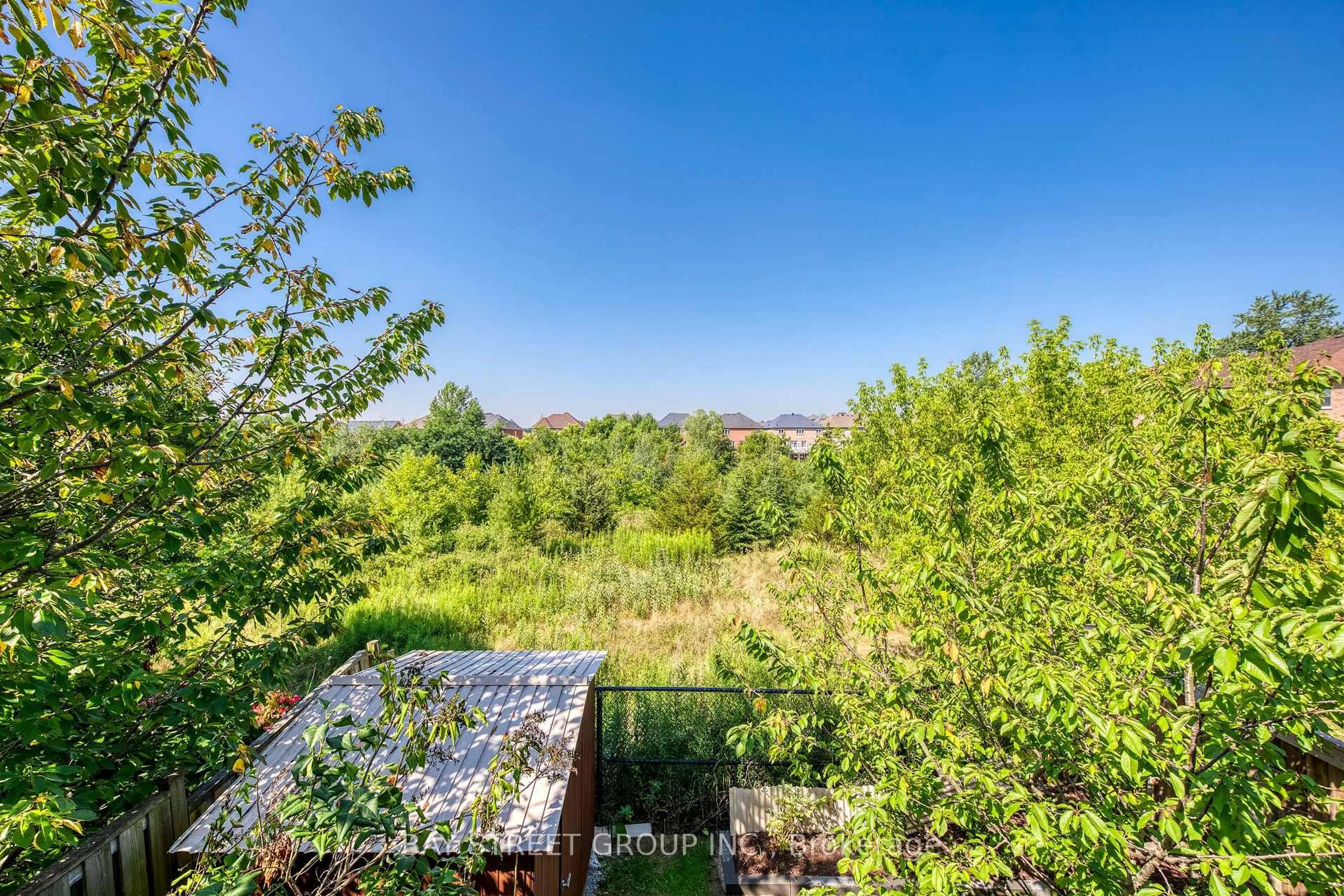 A pic from outside/outdoor area/front of a property/back of a property/a pic from drone, forest/trees view for 8 Townwood Dr #65, Richmond Hill Ontario L4E 4Y3