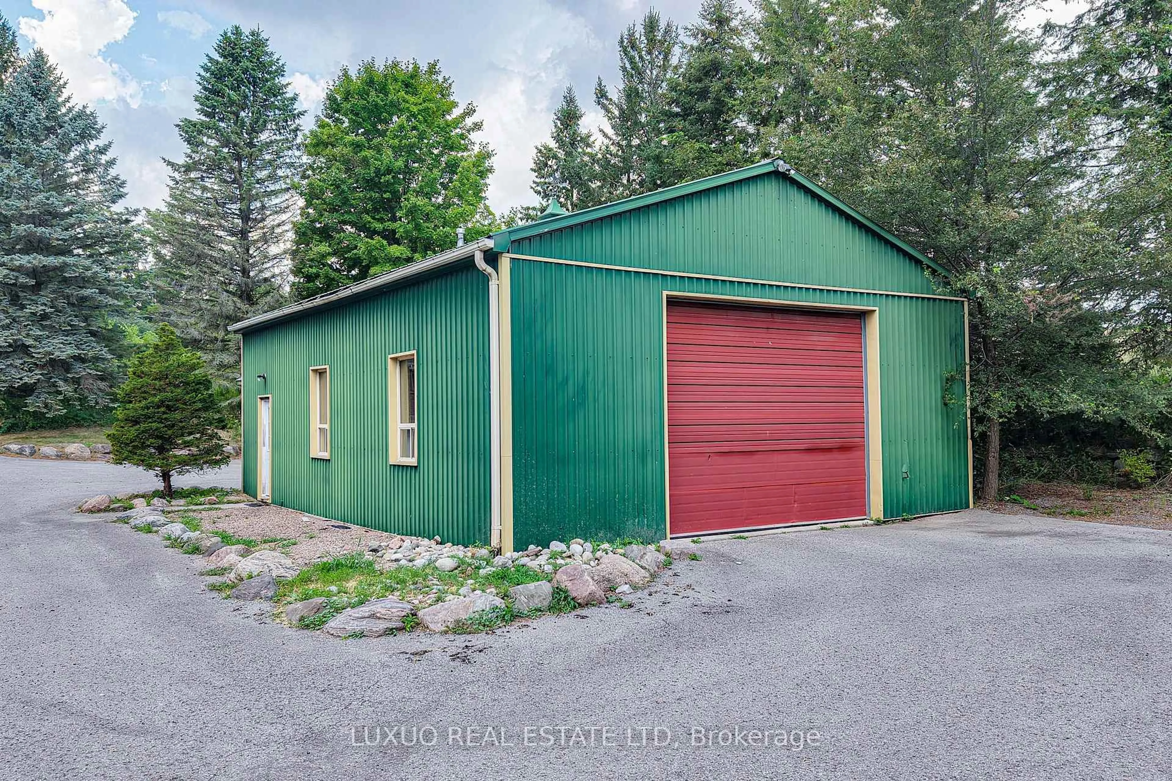 Indoor garage for 14578 Warden Ave, Whitchurch-Stouffville Ontario L4A 4L6