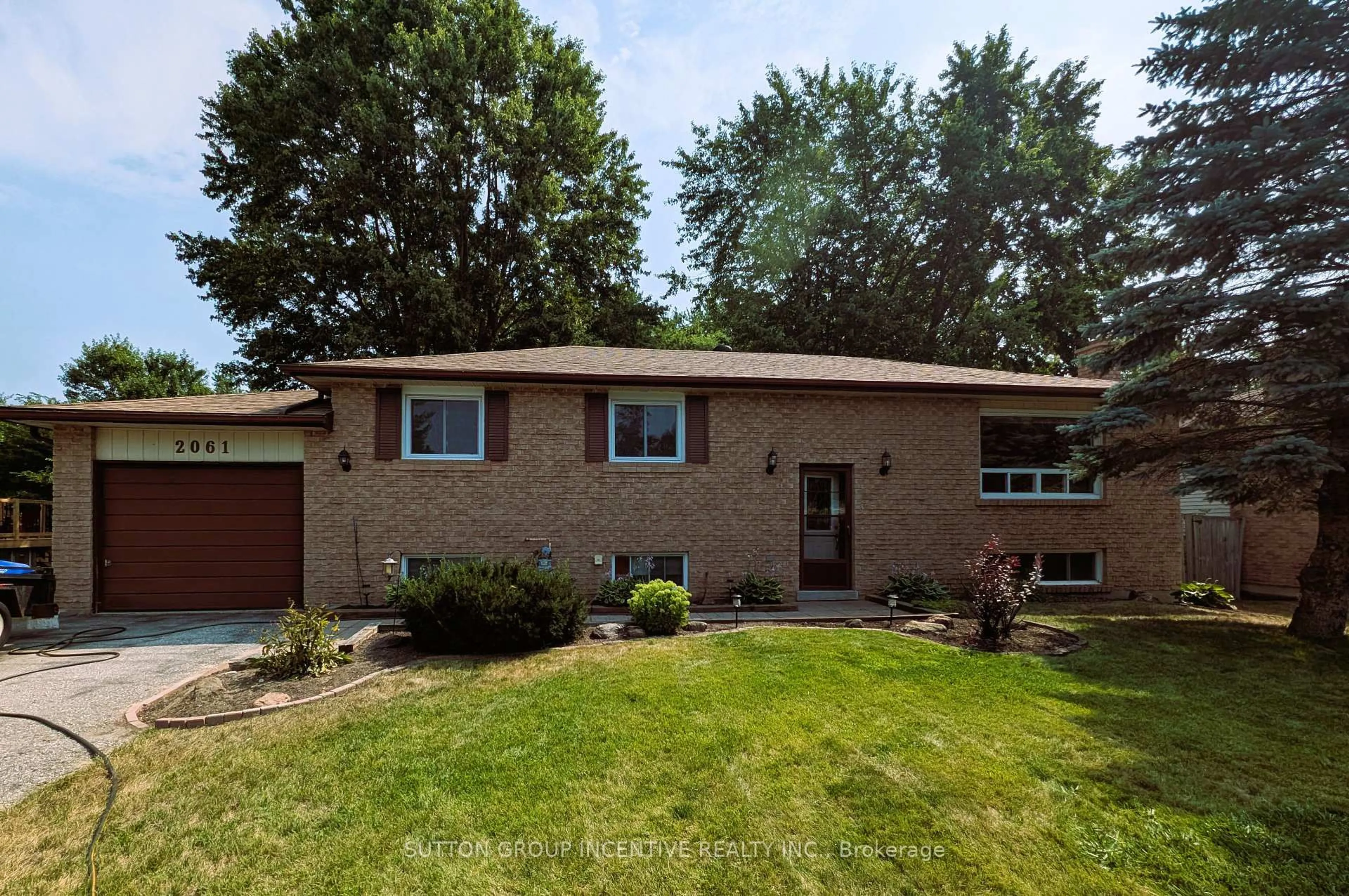 Home with brick exterior material, street for 2061 Craig Rd, Innisfil Ontario L9S 1T2