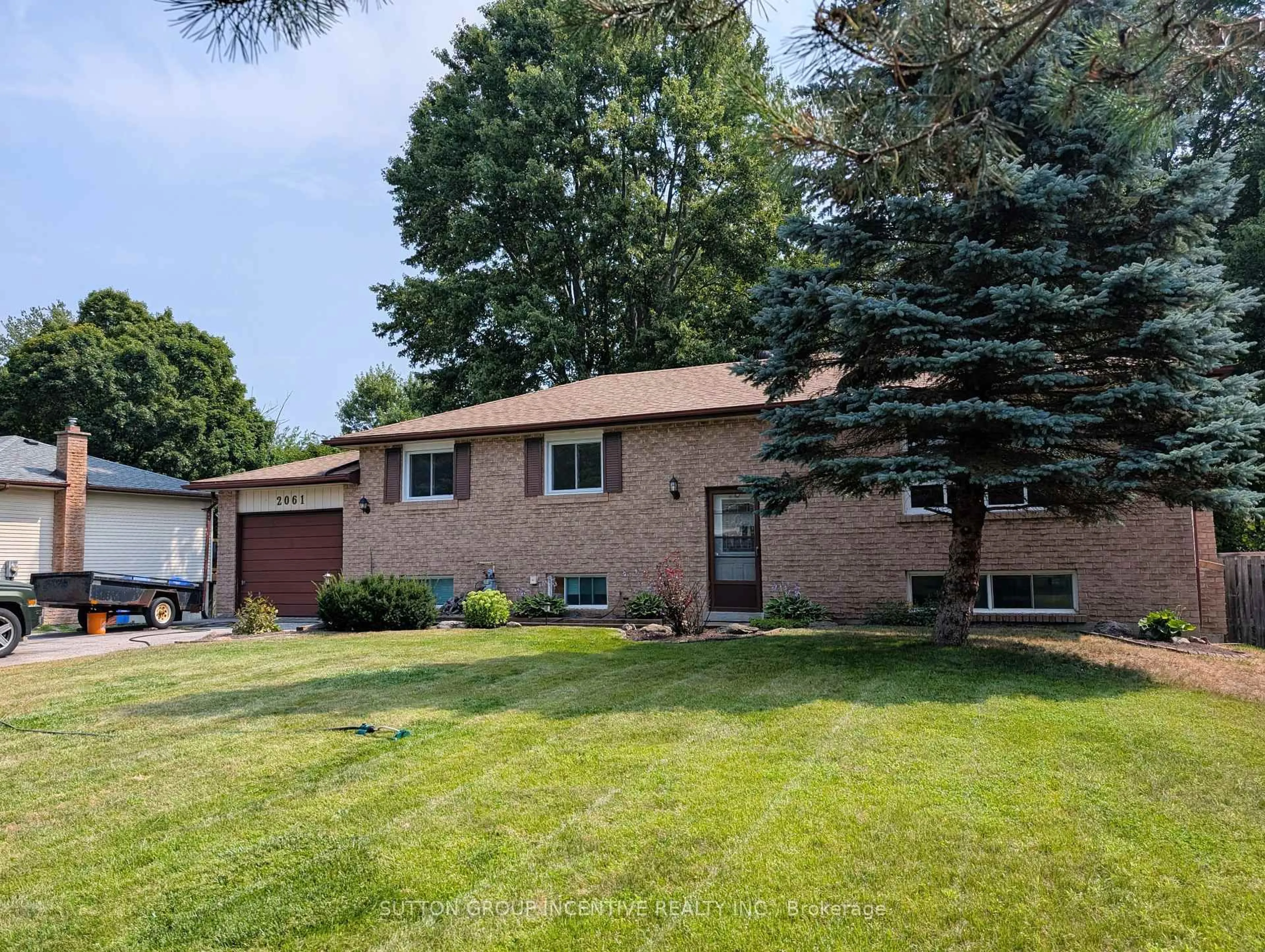 Home with brick exterior material, street for 2061 Craig Rd, Innisfil Ontario L9S 1T2
