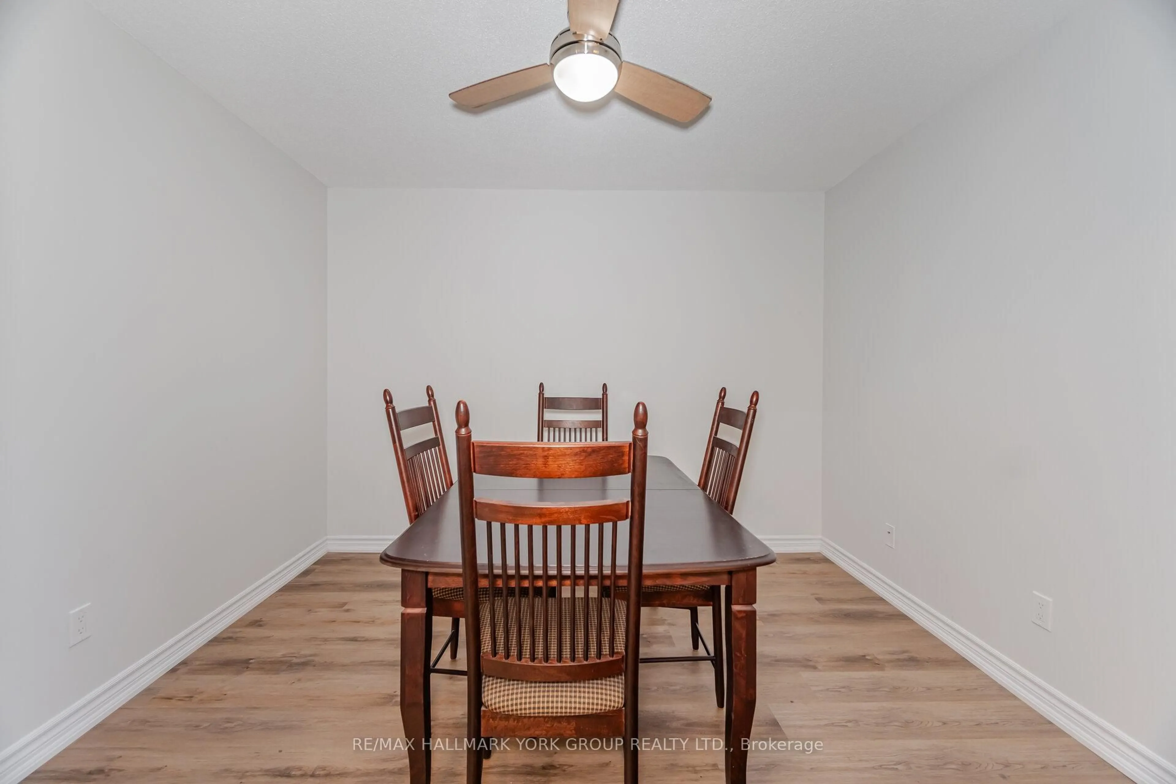 Dining room, wood/laminate floor for 100 Observatory Lane #508, Richmond Hill Ontario L4C 1T4