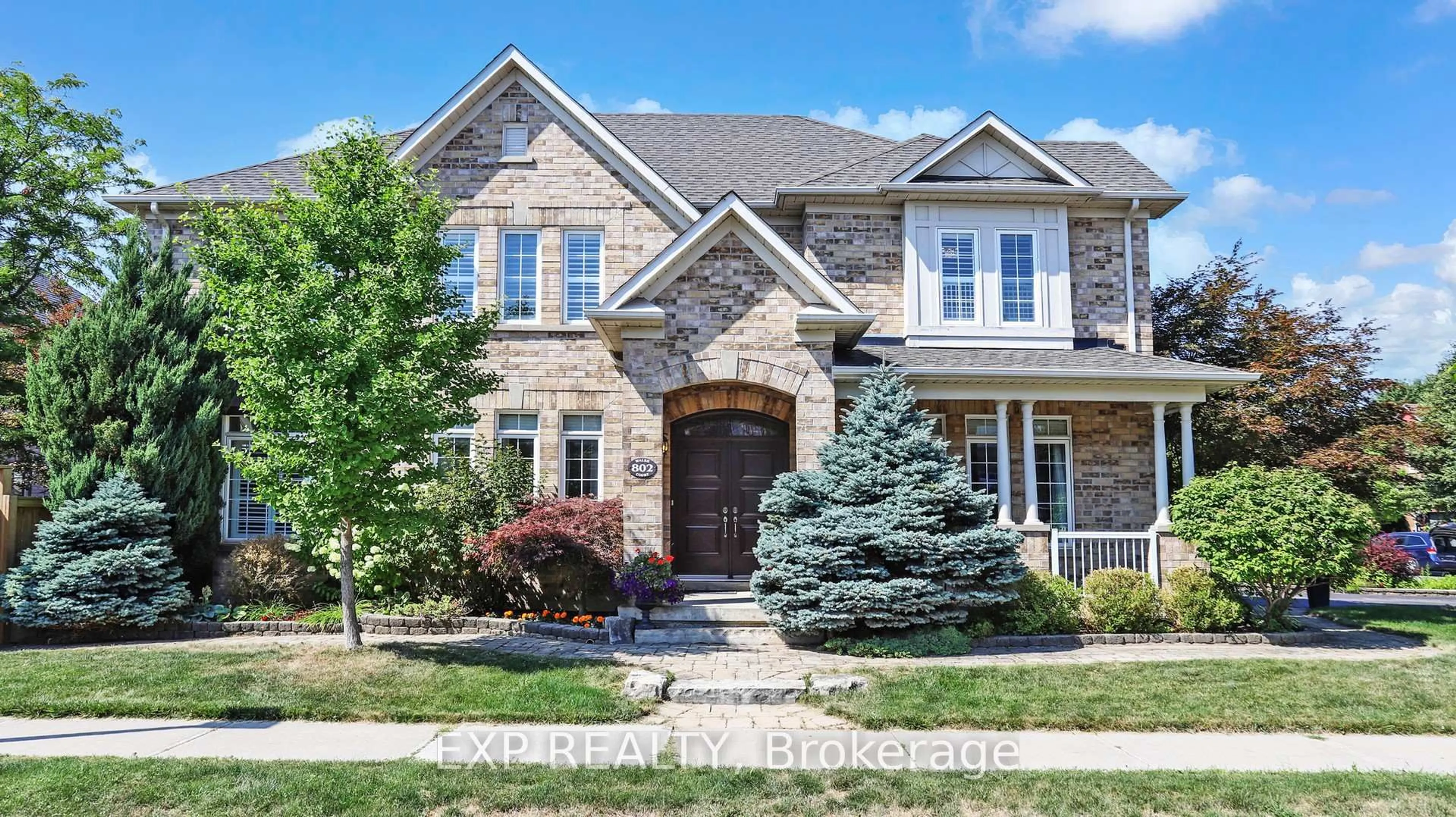Home with brick exterior material, street for 802 Walsh Crt, Newmarket Ontario L3X 2V3