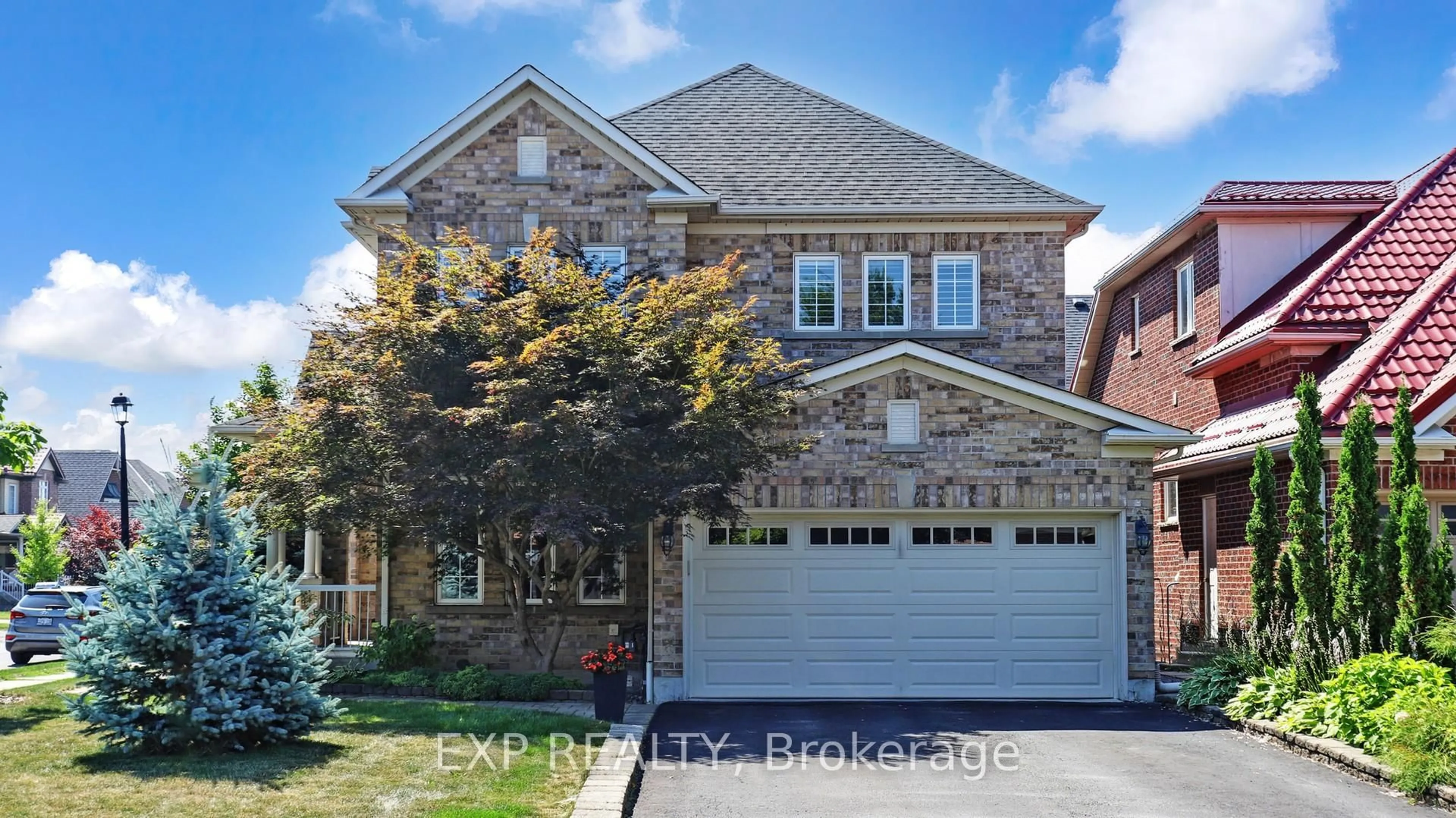 Home with brick exterior material, street for 802 Walsh Crt, Newmarket Ontario L3X 2V3