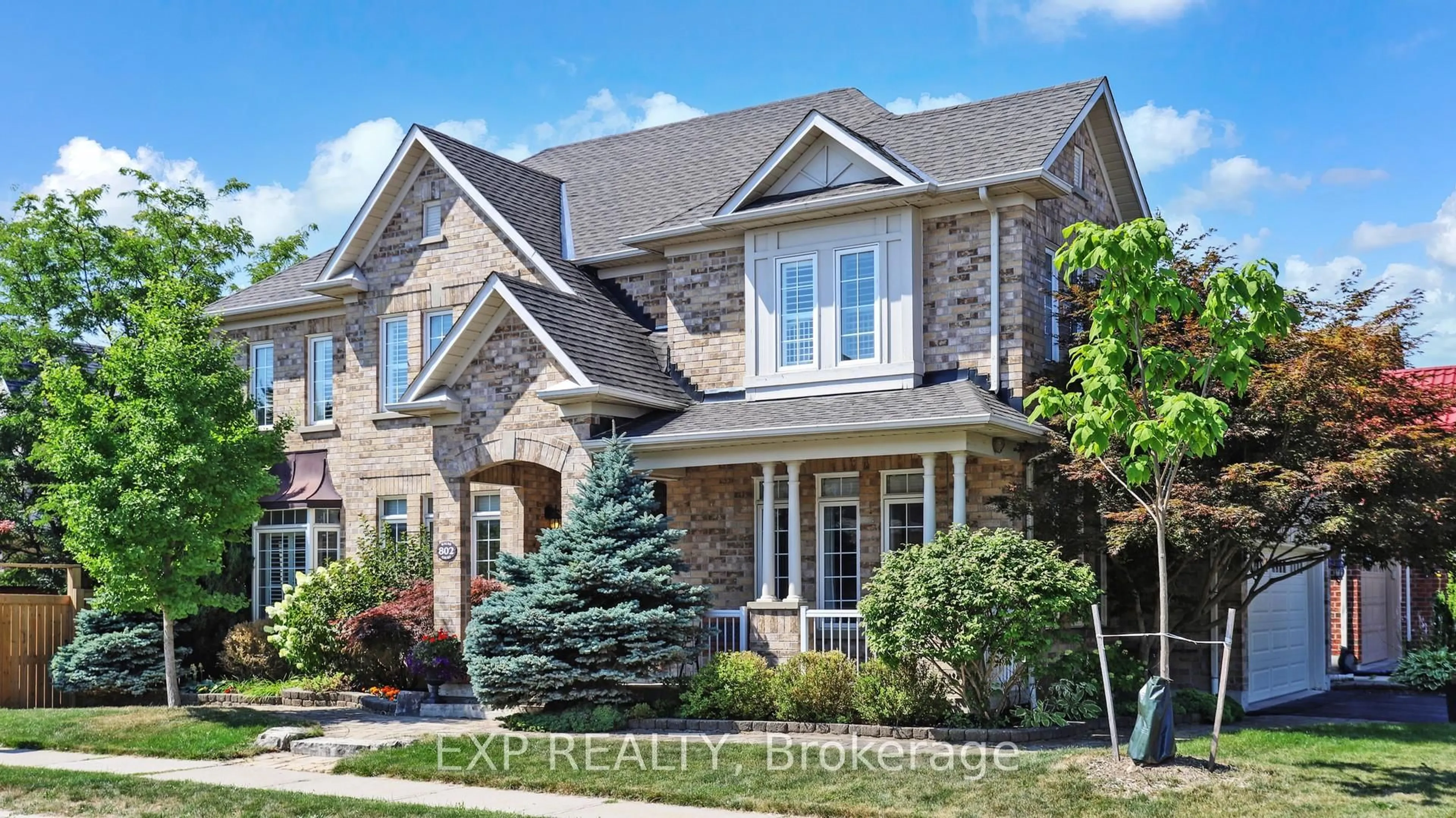 Home with brick exterior material, street for 802 Walsh Crt, Newmarket Ontario L3X 2V3