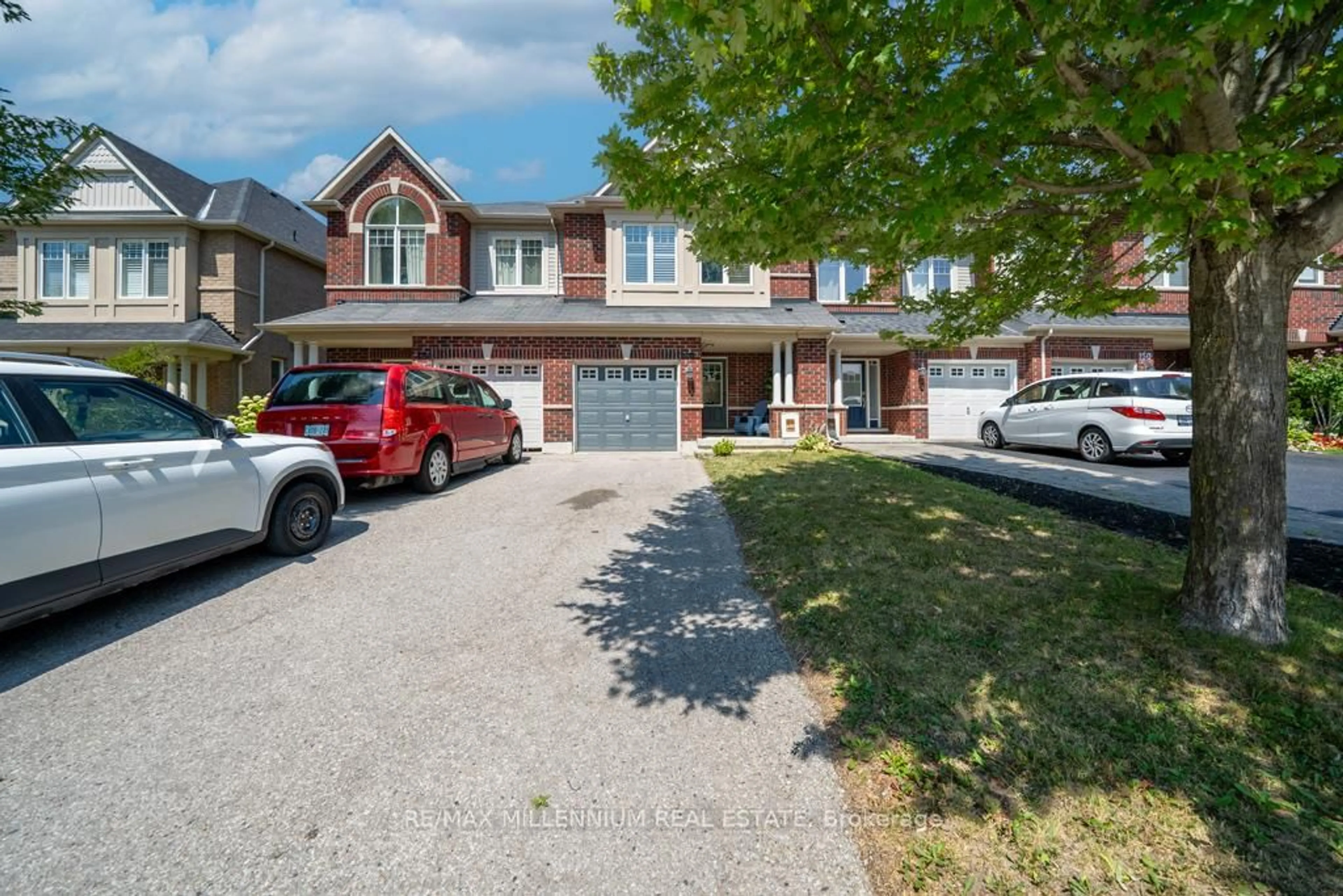 A pic from outside/outdoor area/front of a property/back of a property/a pic from drone, street for 146 Harvest Hills Blvd, East Gwillimbury Ontario L9N 0C1