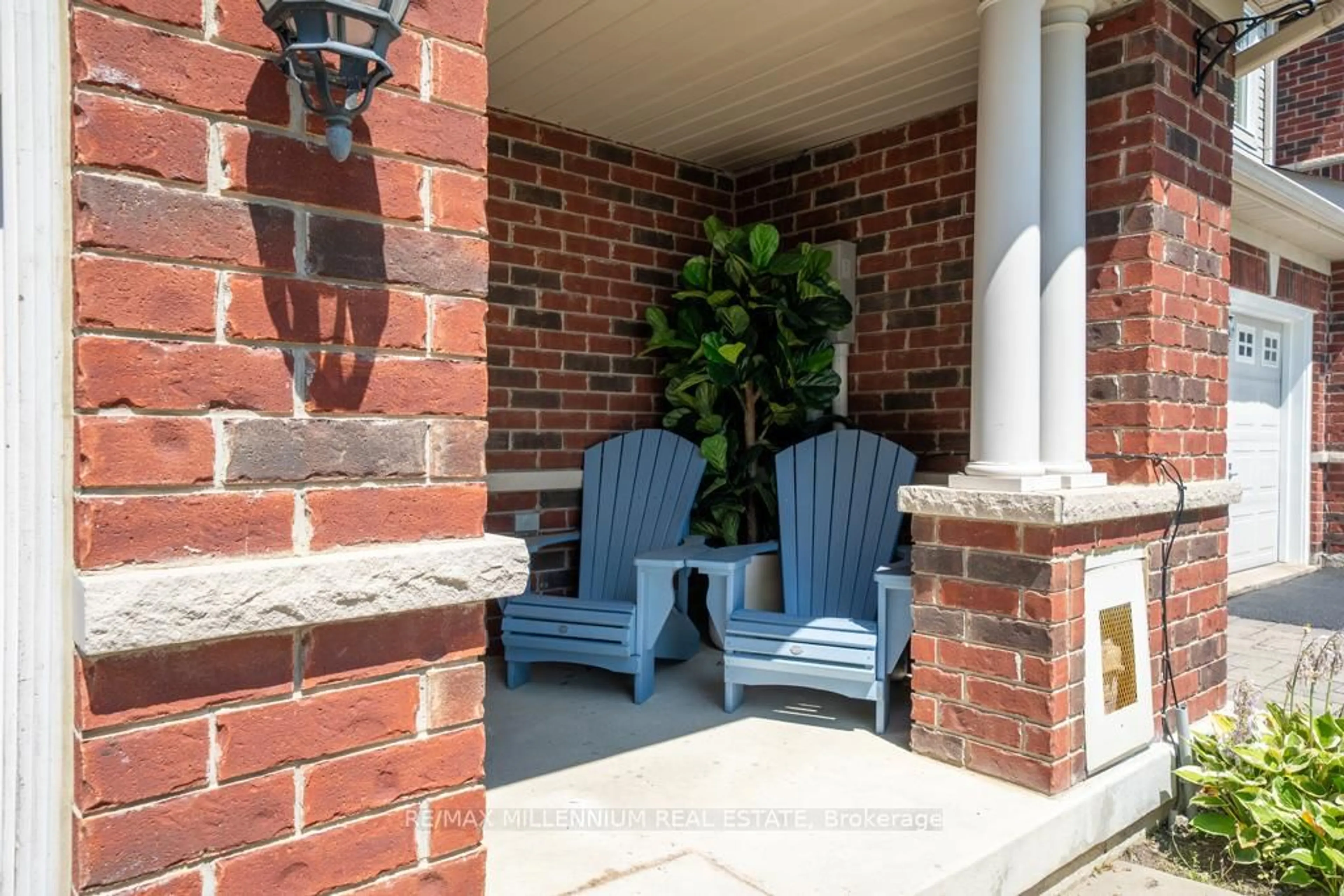 Patio, street for 146 Harvest Hills Blvd, East Gwillimbury Ontario L9N 0C1