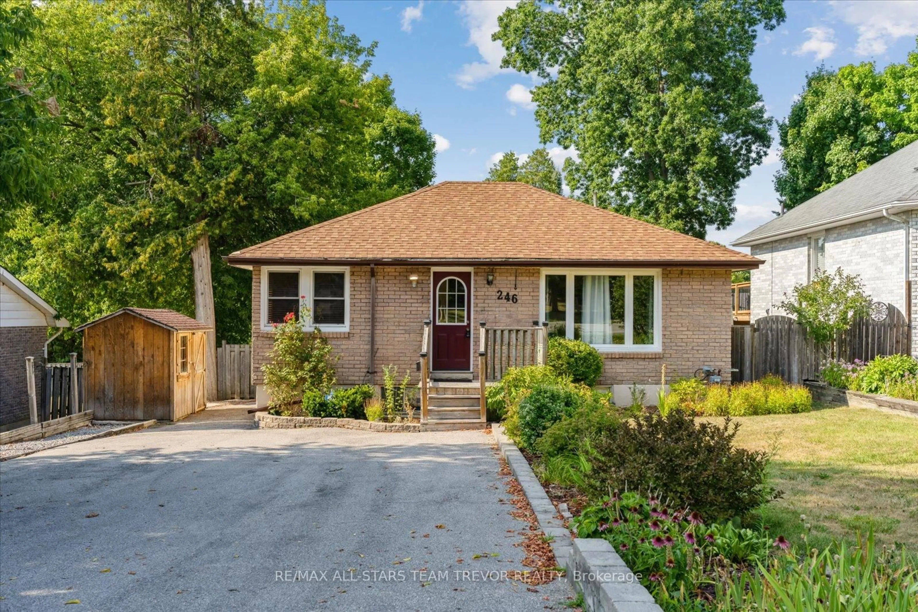 Home with brick exterior material, street for 246 Glenwoods Ave, Georgina Ontario L4P 2W8