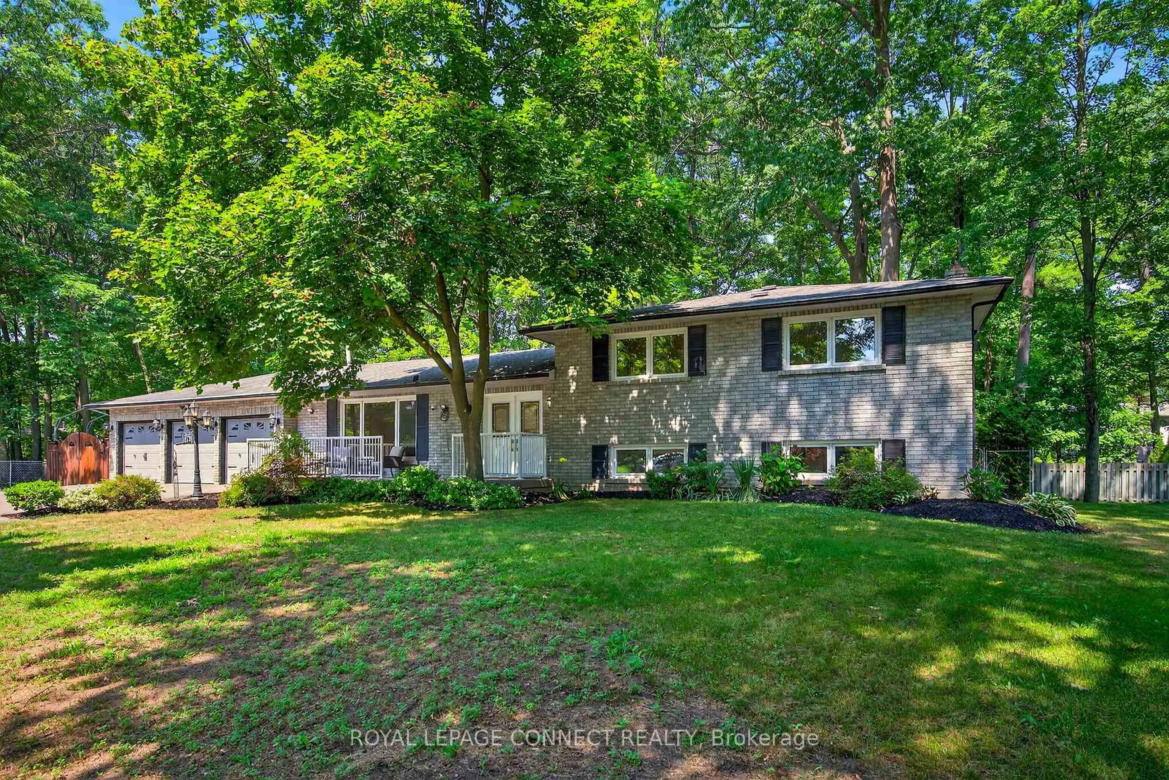 Home with vinyl exterior material, unknown for 10 Donaldson Rd, East Gwillimbury Ontario L9N 1J2