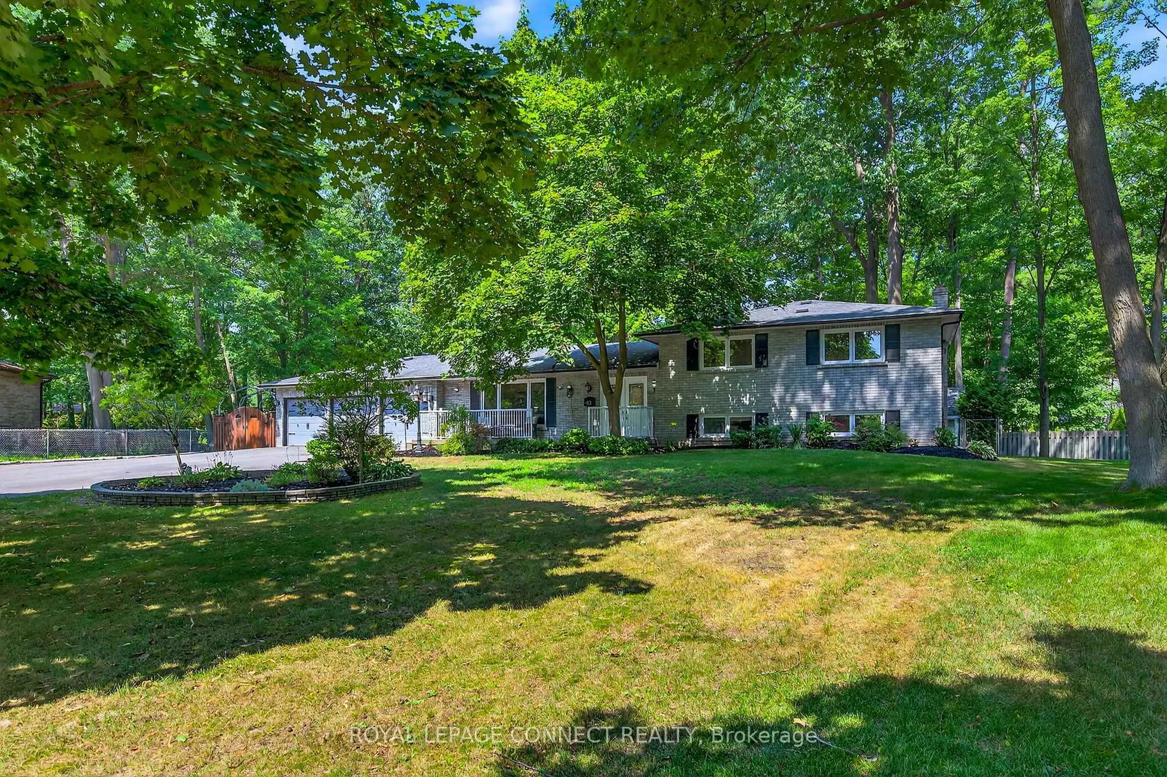 A pic from outside/outdoor area/front of a property/back of a property/a pic from drone, unknown for 10 Donaldson Rd, East Gwillimbury Ontario L9N 1J2