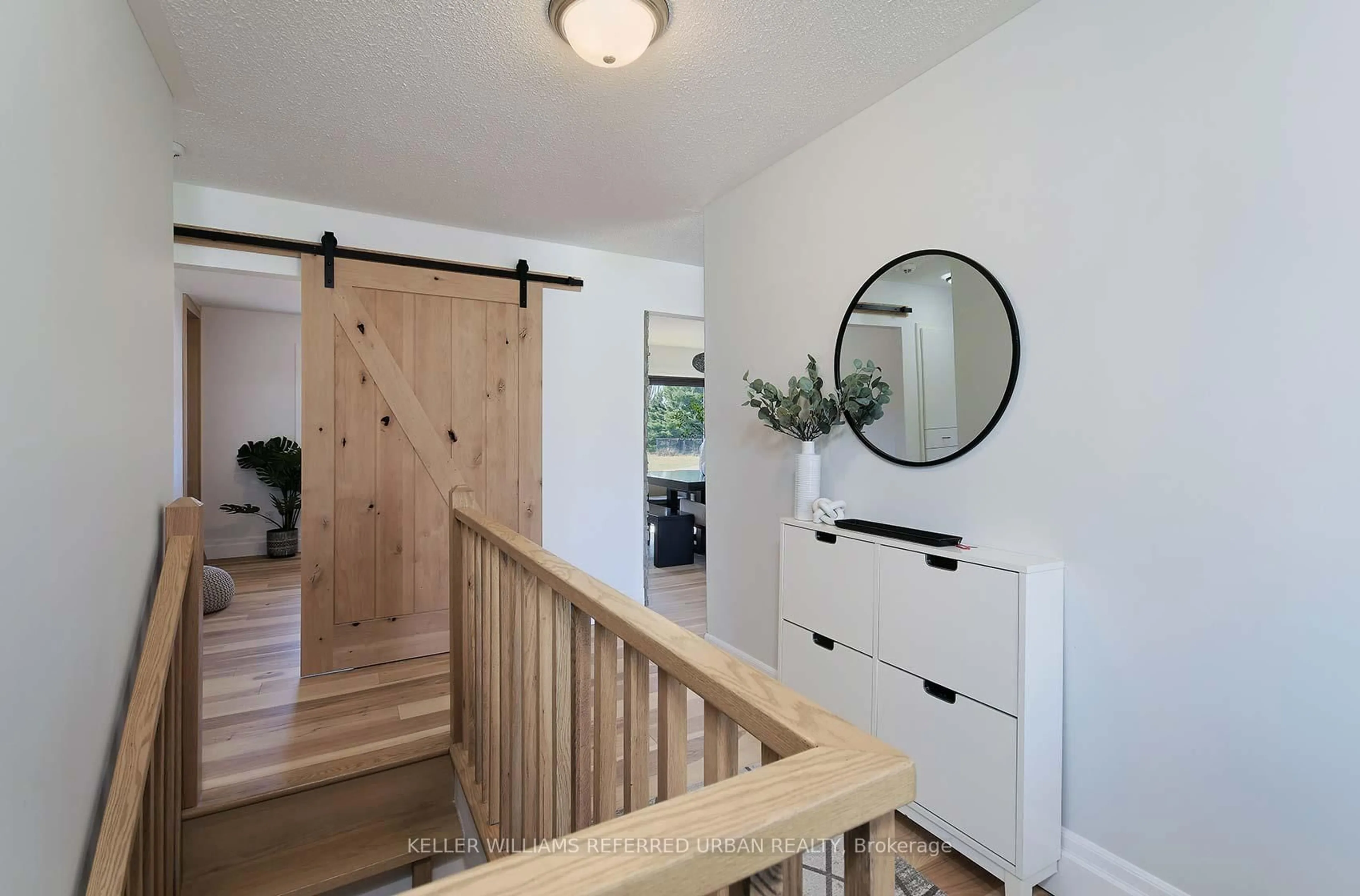 Indoor entryway for 3243 St. John's Sdrd, Whitchurch-Stouffville Ontario L4A 2T6