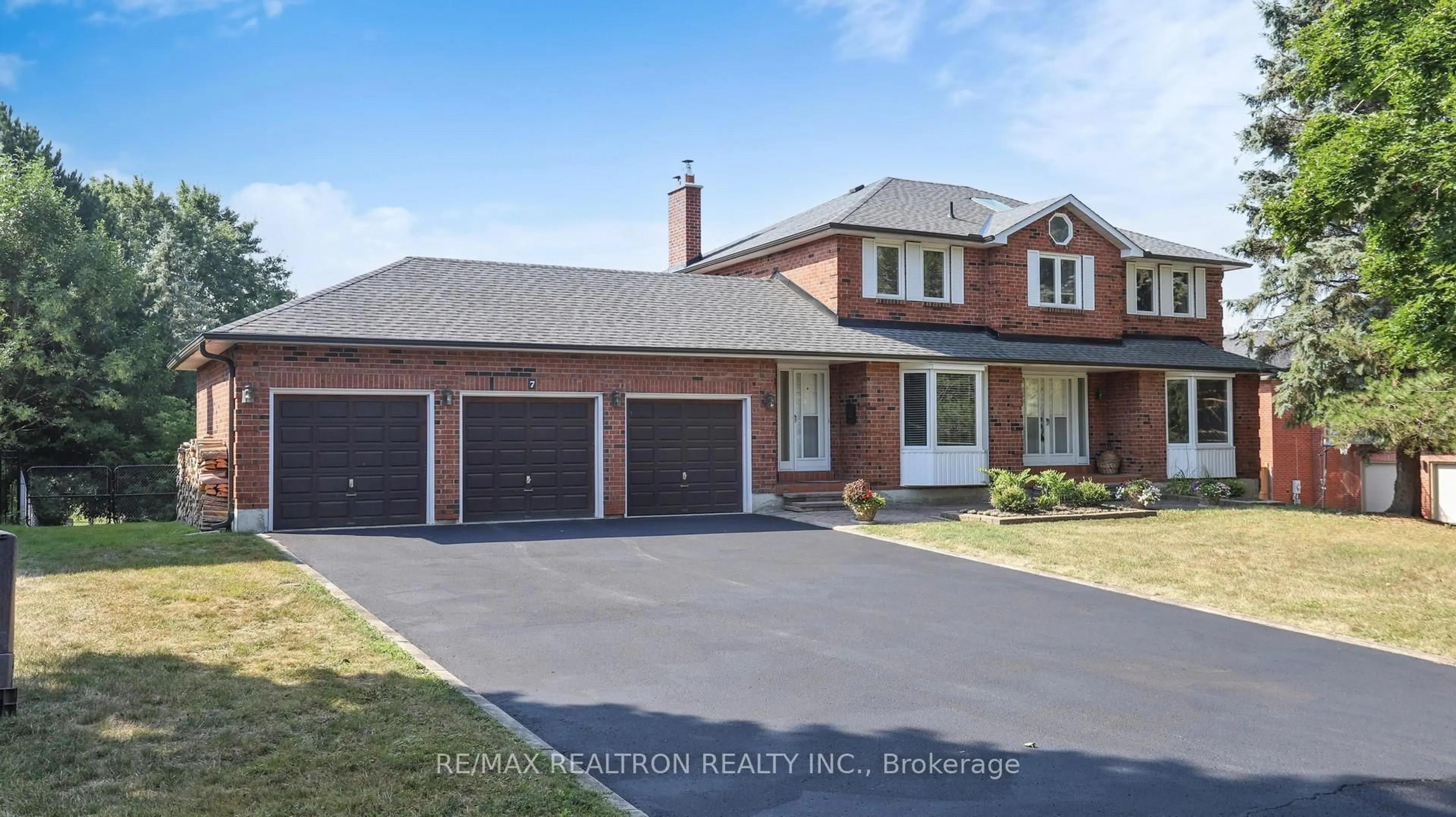 Home with brick exterior material, street for 7 Ward Ave, East Gwillimbury Ontario L0G 1V0