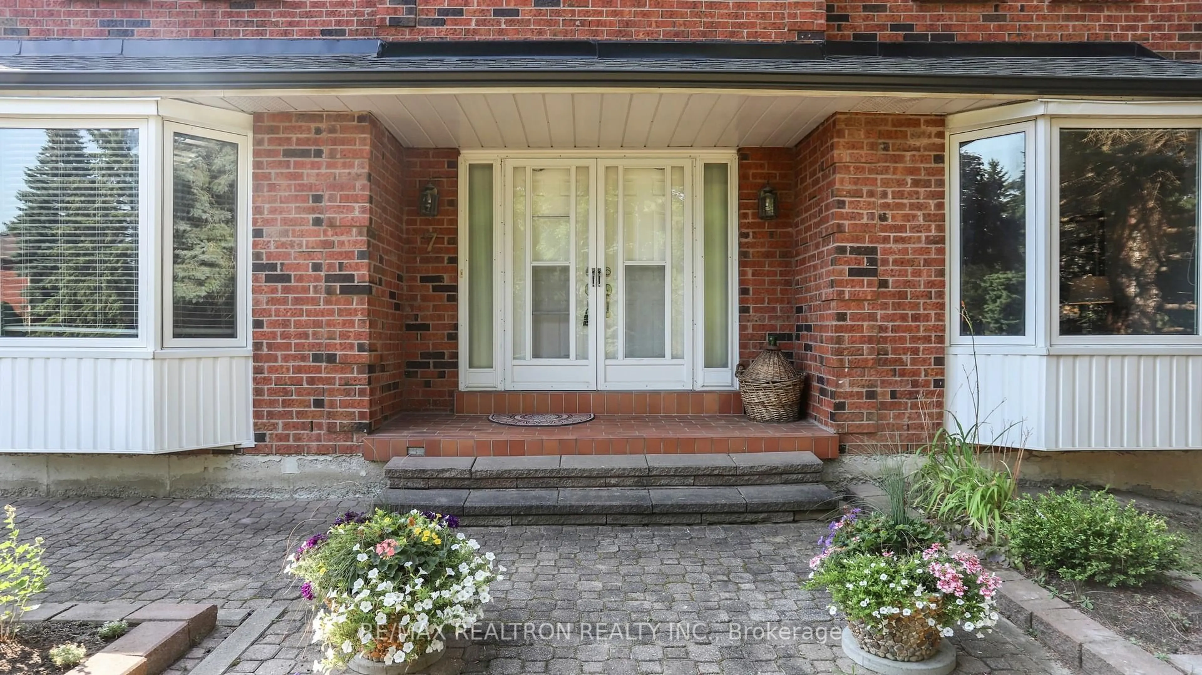 Indoor entryway for 7 Ward Ave, East Gwillimbury Ontario L0G 1V0