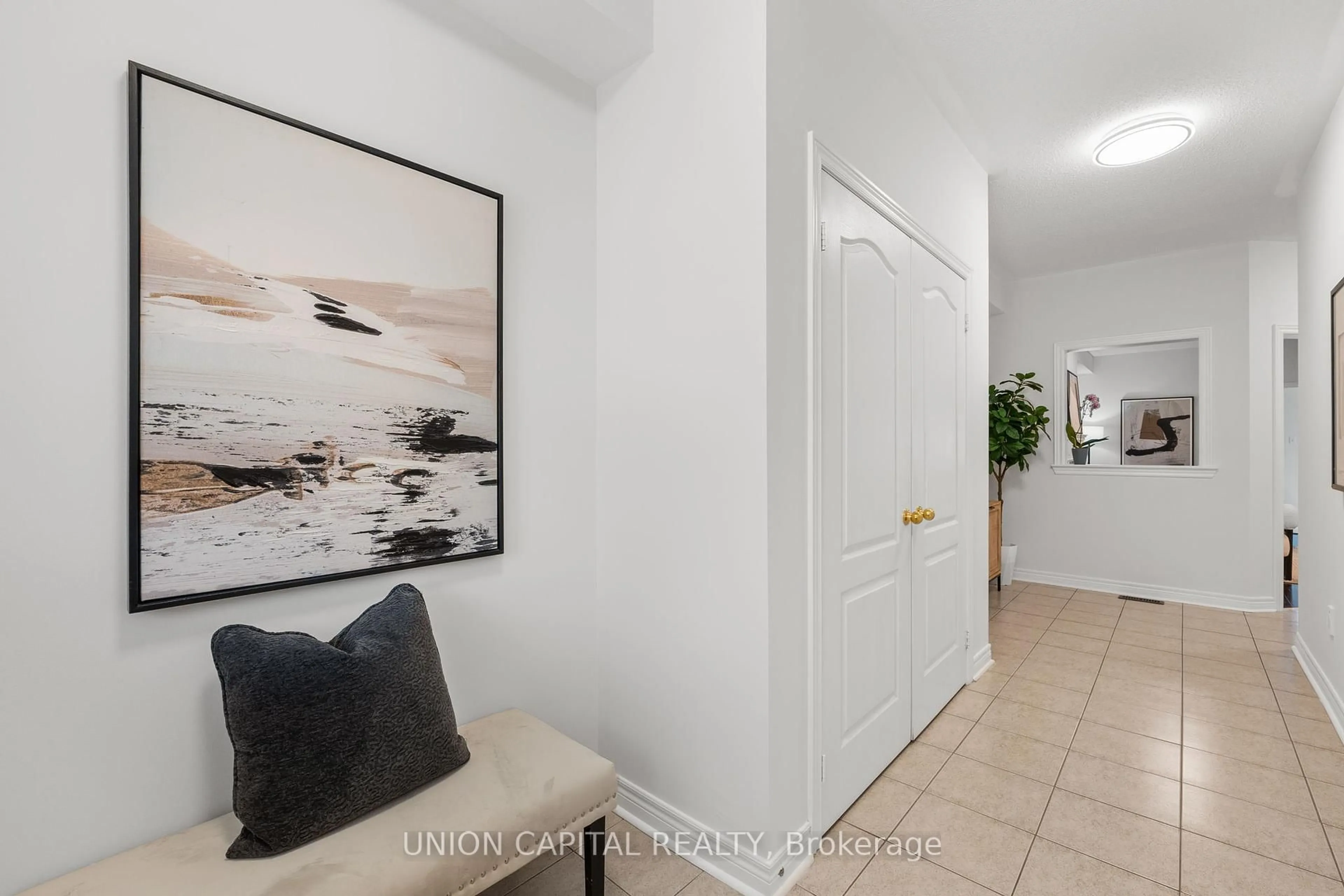 Indoor entryway for 9 Landwood Ave, Vaughan Ontario L4J 0B9