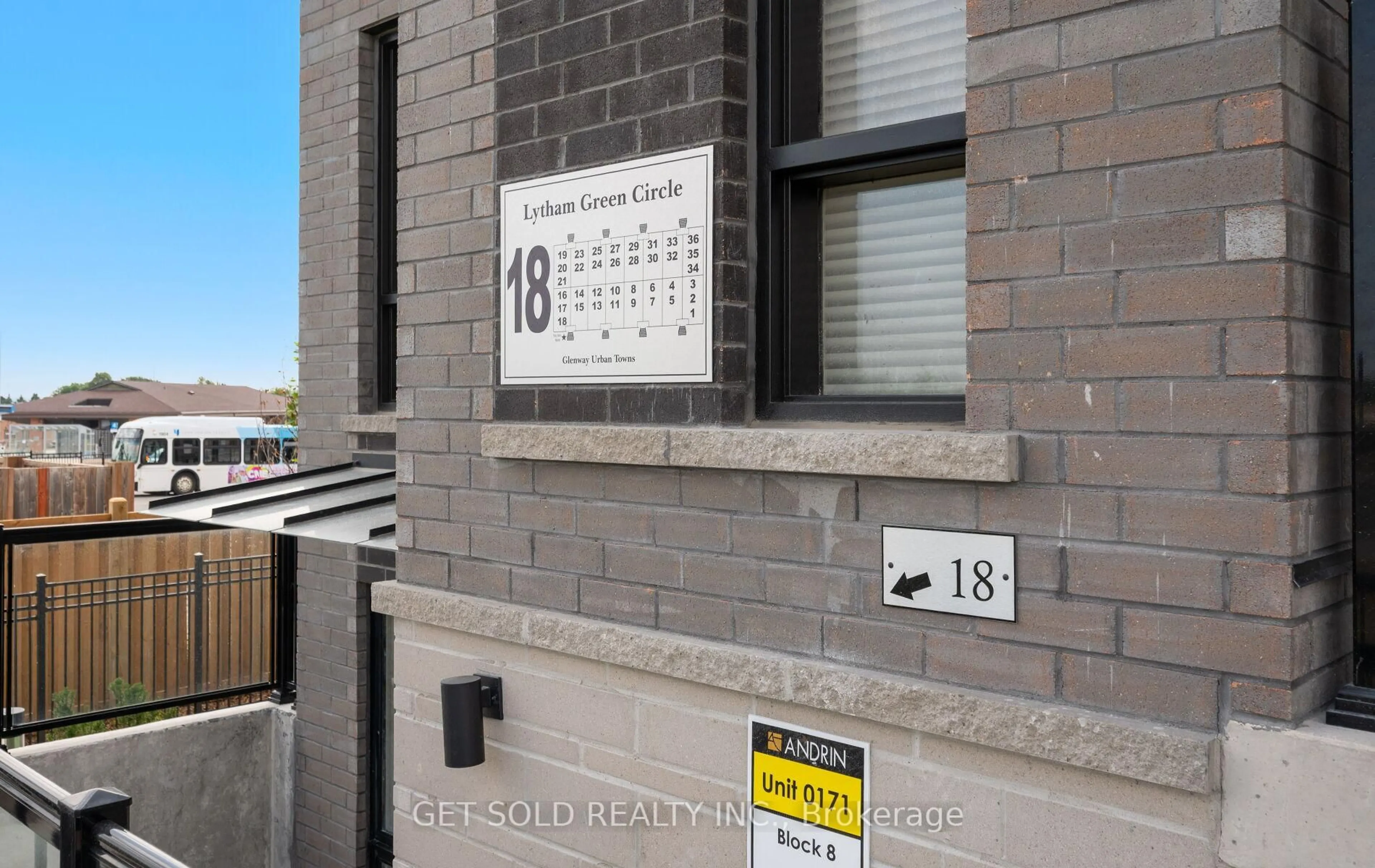 Unknown for 18 Lytham Green Circ #18, Newmarket Ontario L3Y 0H4