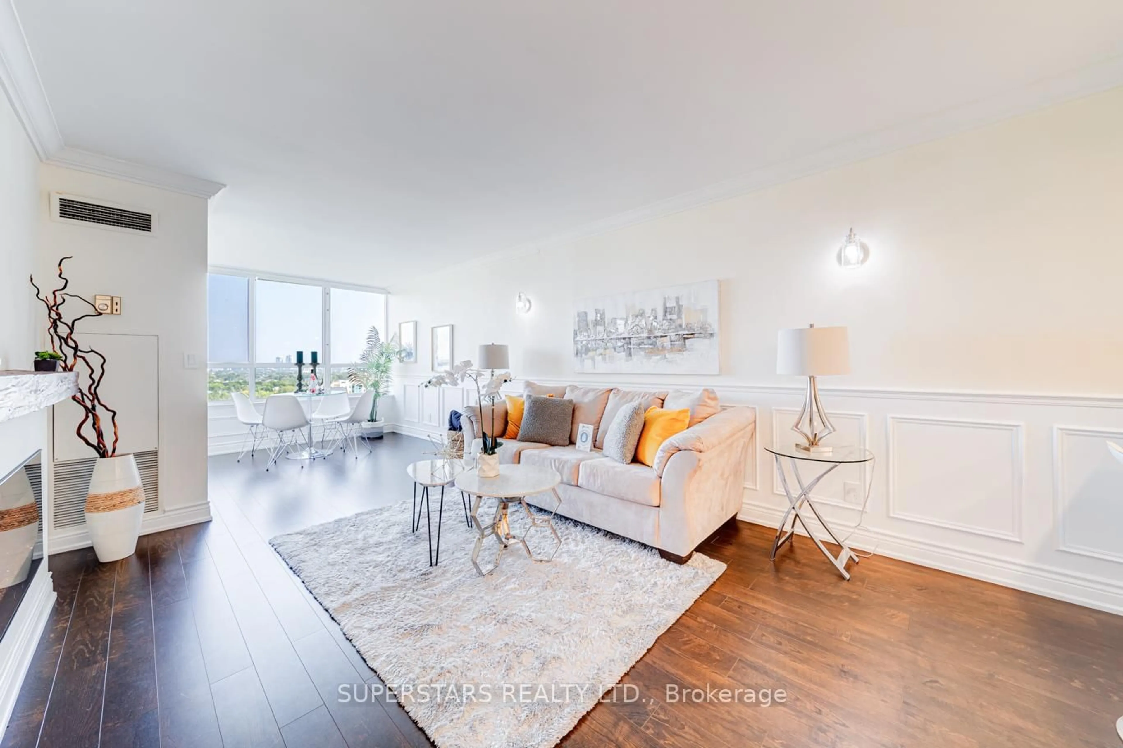 Living room with furniture, unknown for 33 Weldrick Rd #1508, Richmond Hill Ontario L4C 8W4