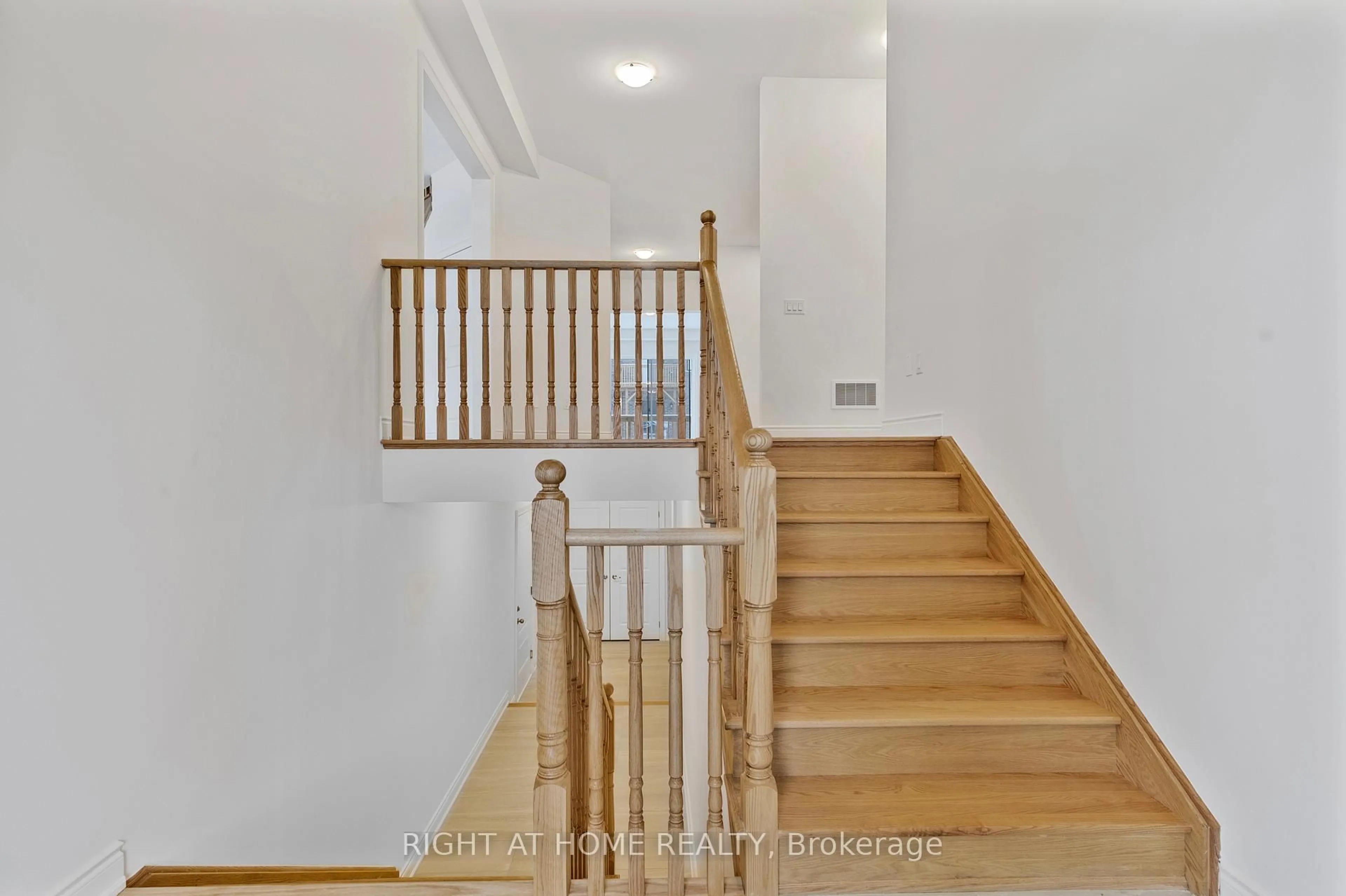 Stairs for 117 Rowe St, Bradford West Gwillimbury Ontario L3Z 4M9