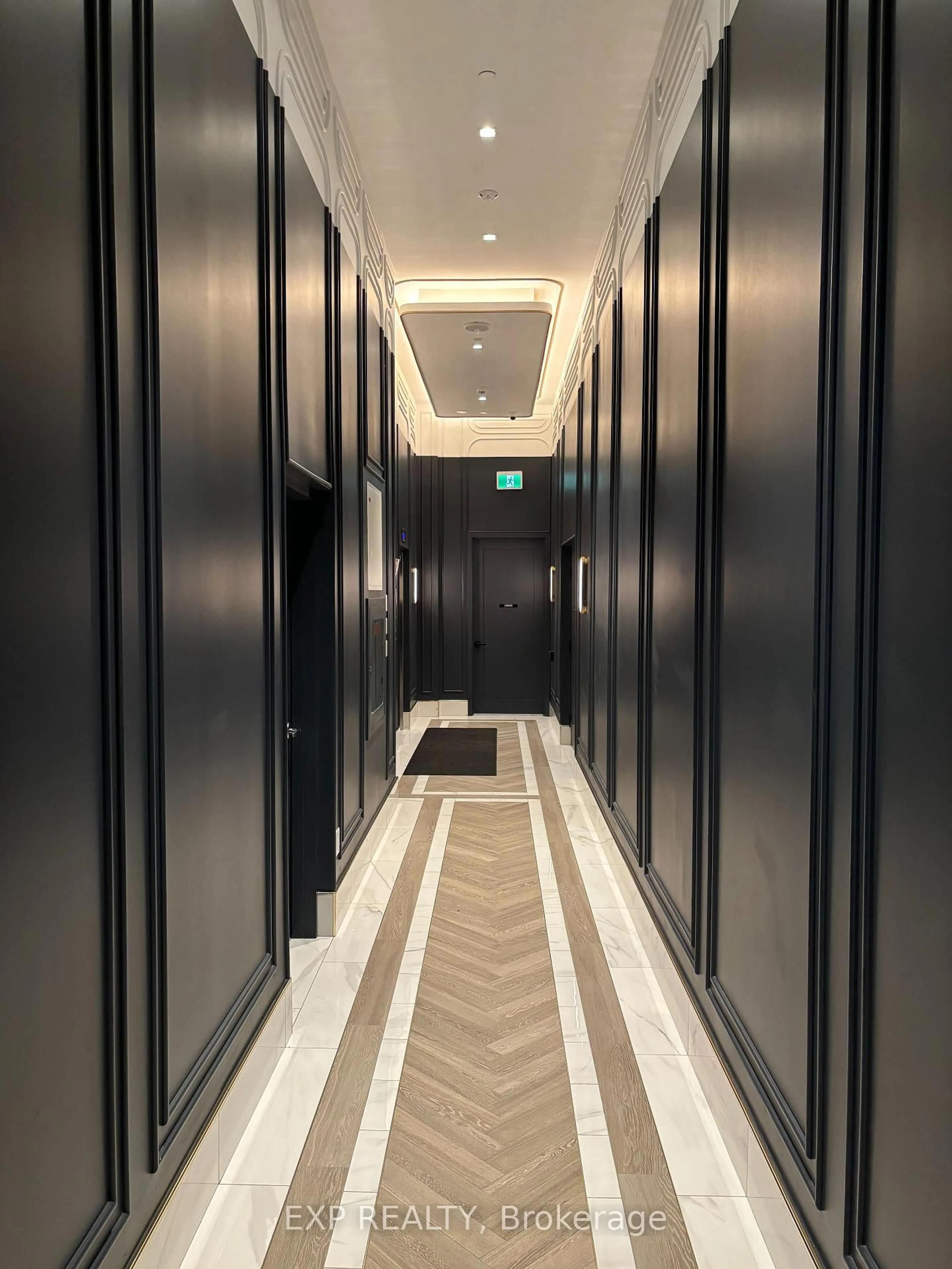 Indoor foyer for 120 Eagle Rock Way #1101, Vaughan Ontario L6A 5C9