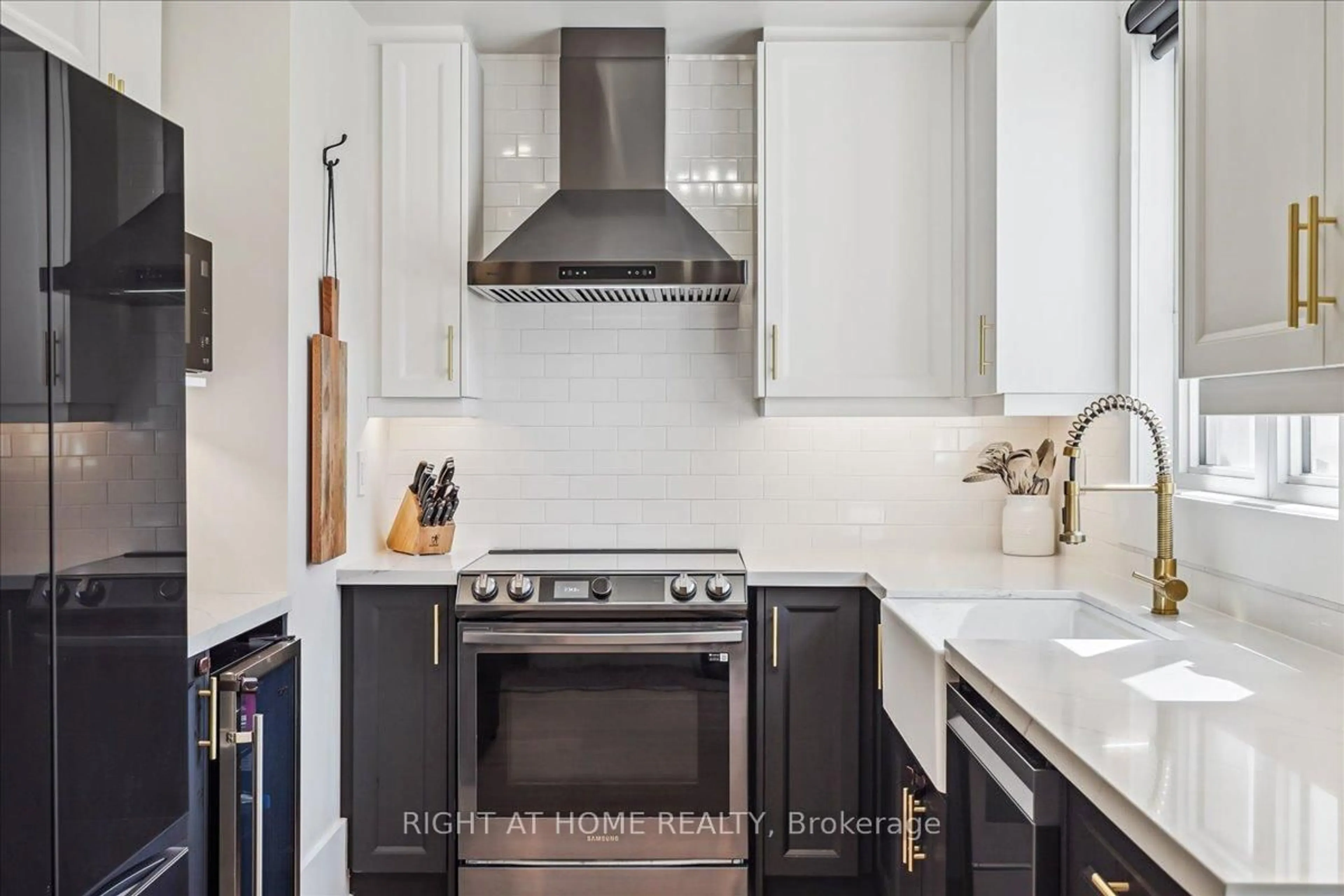 Unknown for 105 Kayla Cres #14, Vaughan Ontario L6A 4W3