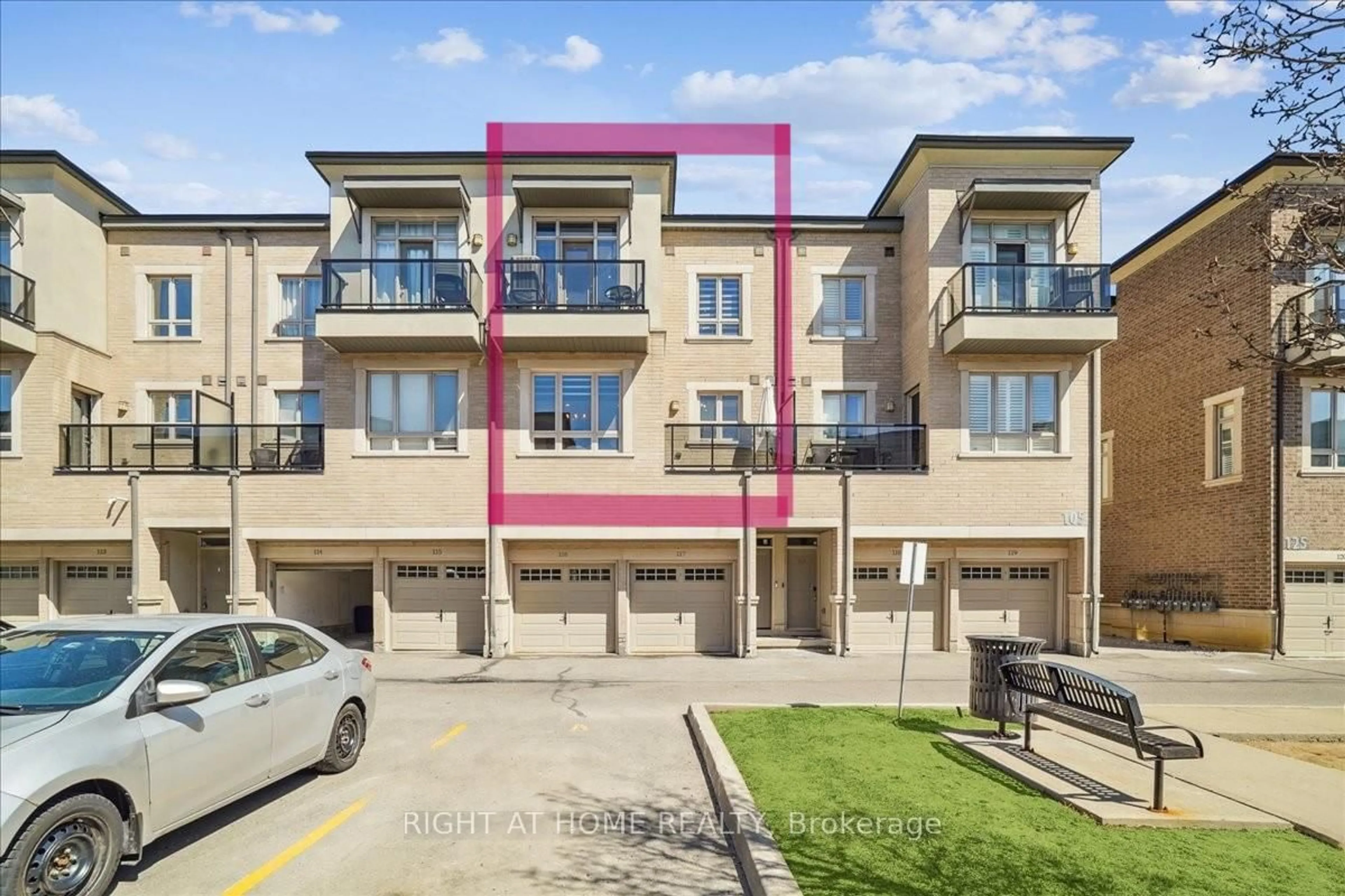 A pic from outside/outdoor area/front of a property/back of a property/a pic from drone, street for 105 Kayla Cres #14, Vaughan Ontario L6A 4W3