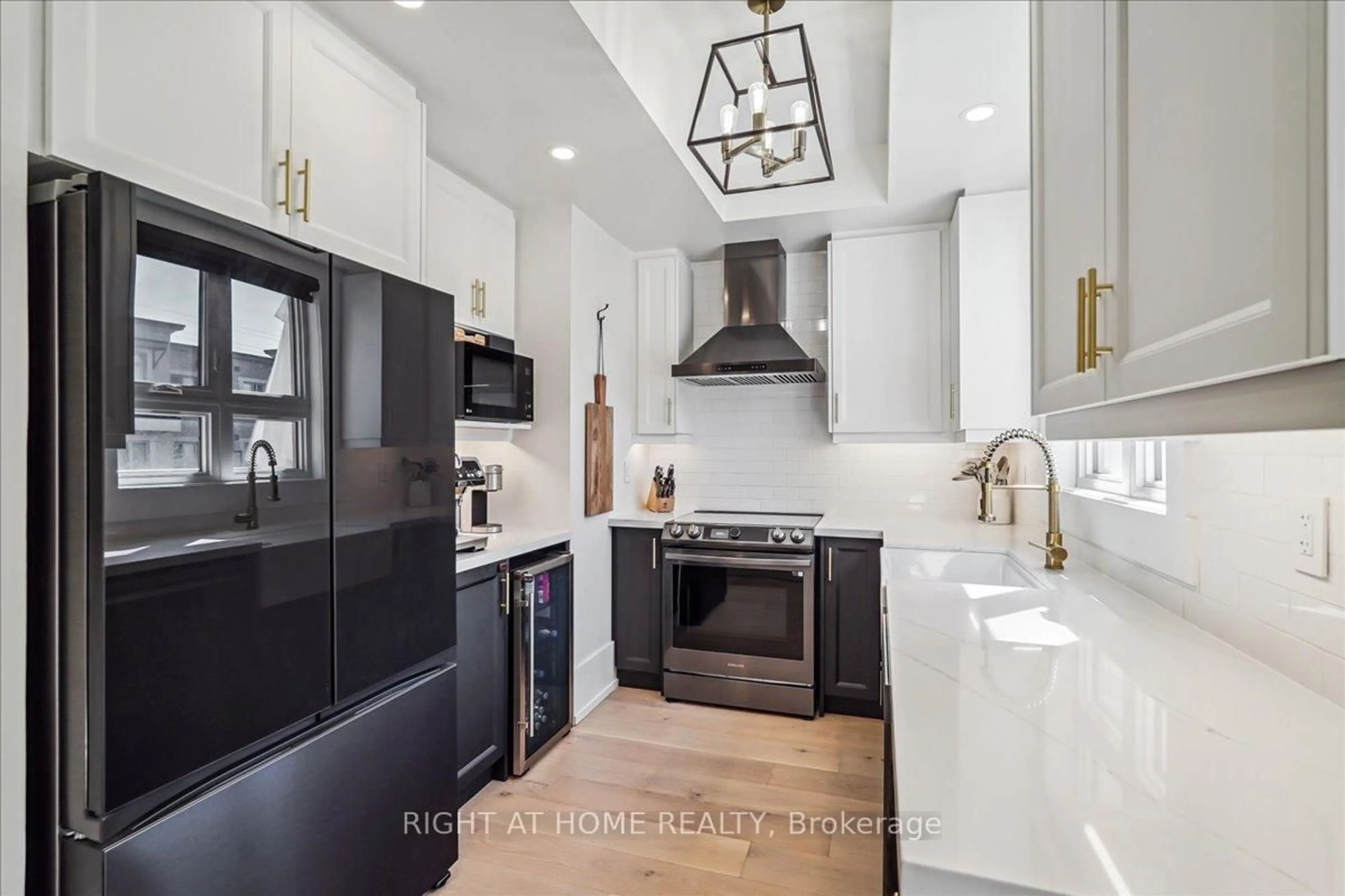 Contemporary kitchen, ceramic/tile floor for 105 Kayla Cres #14, Vaughan Ontario L6A 4W3