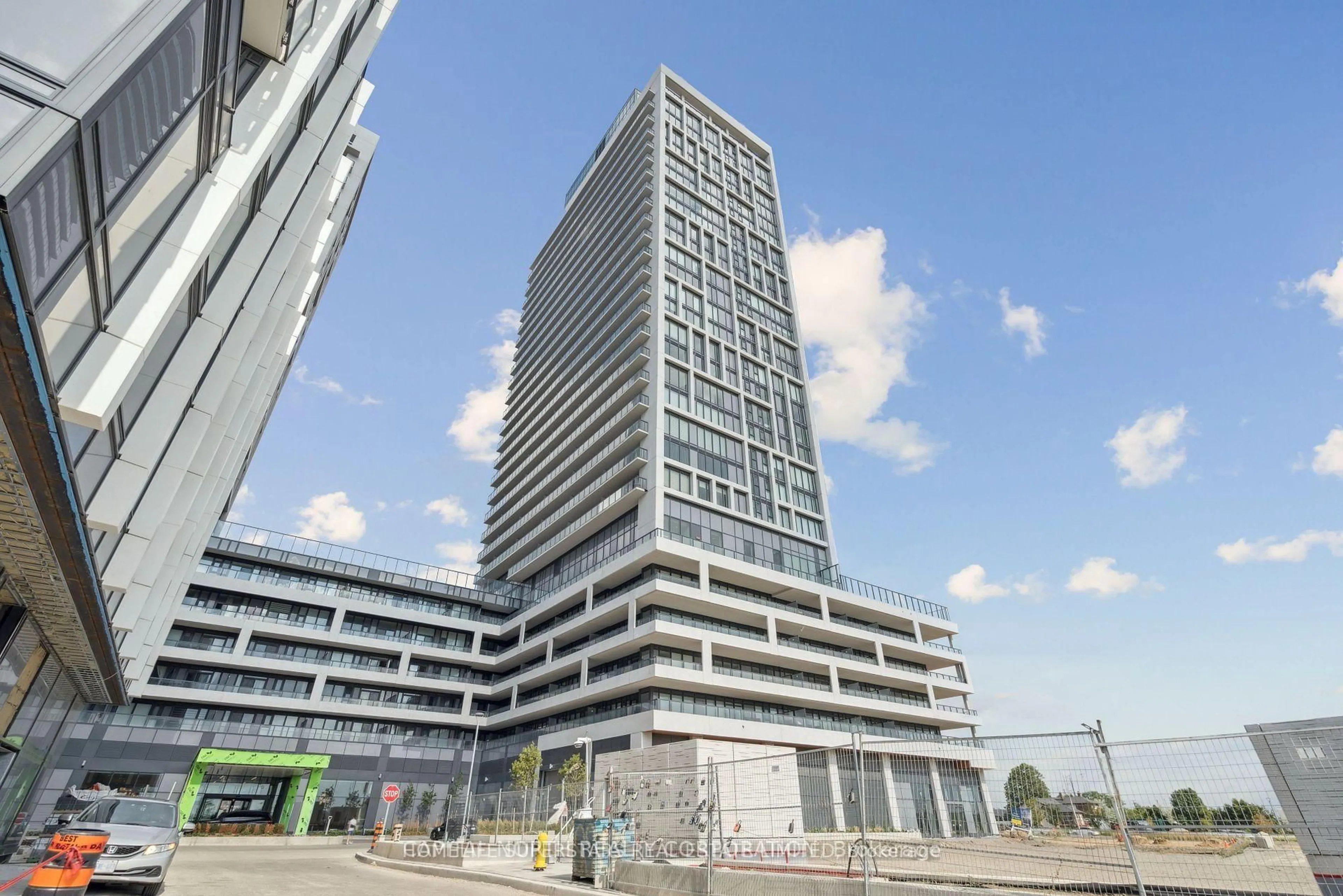 Indoor foyer for 8960 JANE St #2302, Vaughan Ontario L4K 0N9