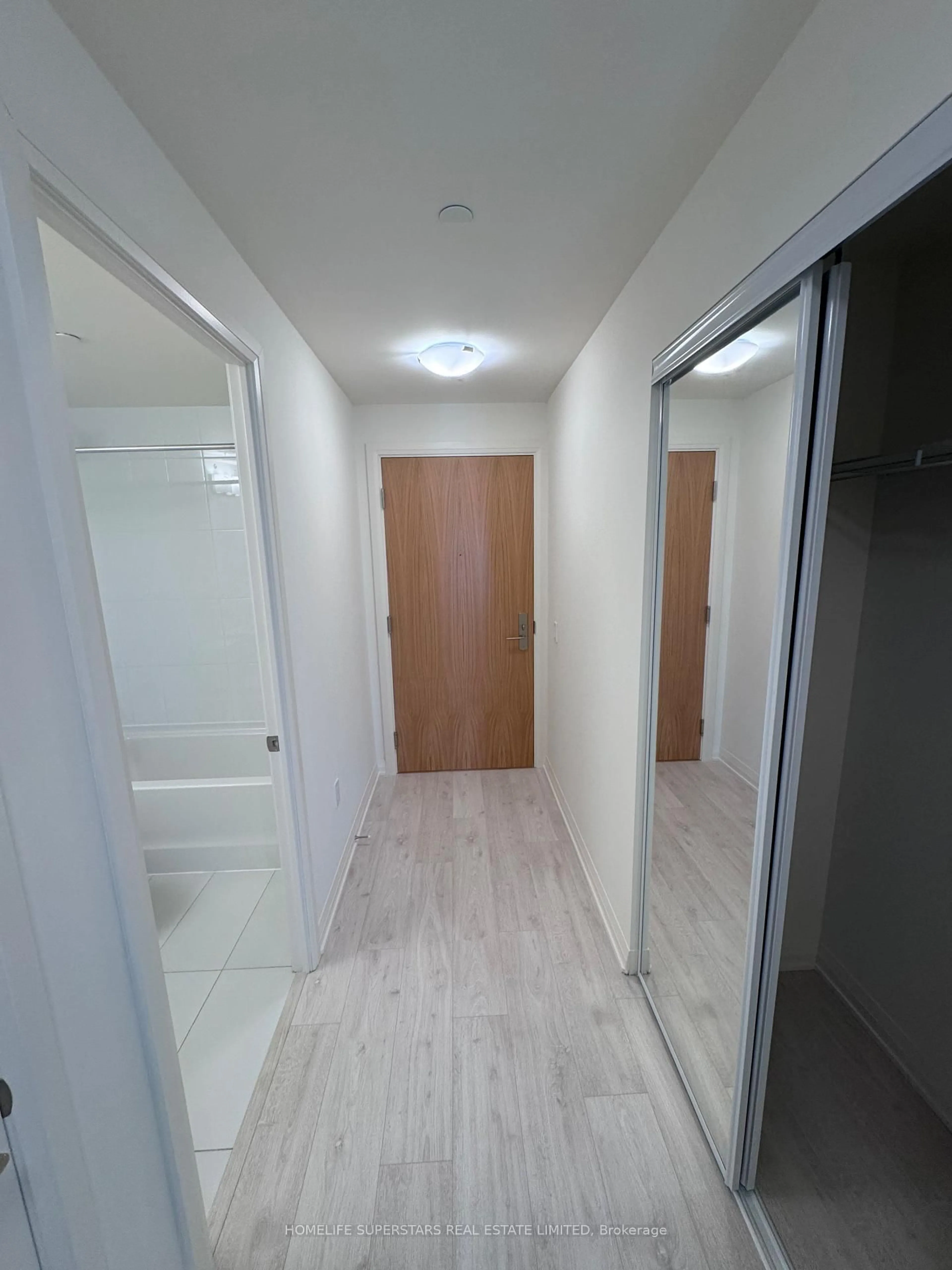 Indoor foyer for 8960 JANE St #2302, Vaughan Ontario L4K 0N9
