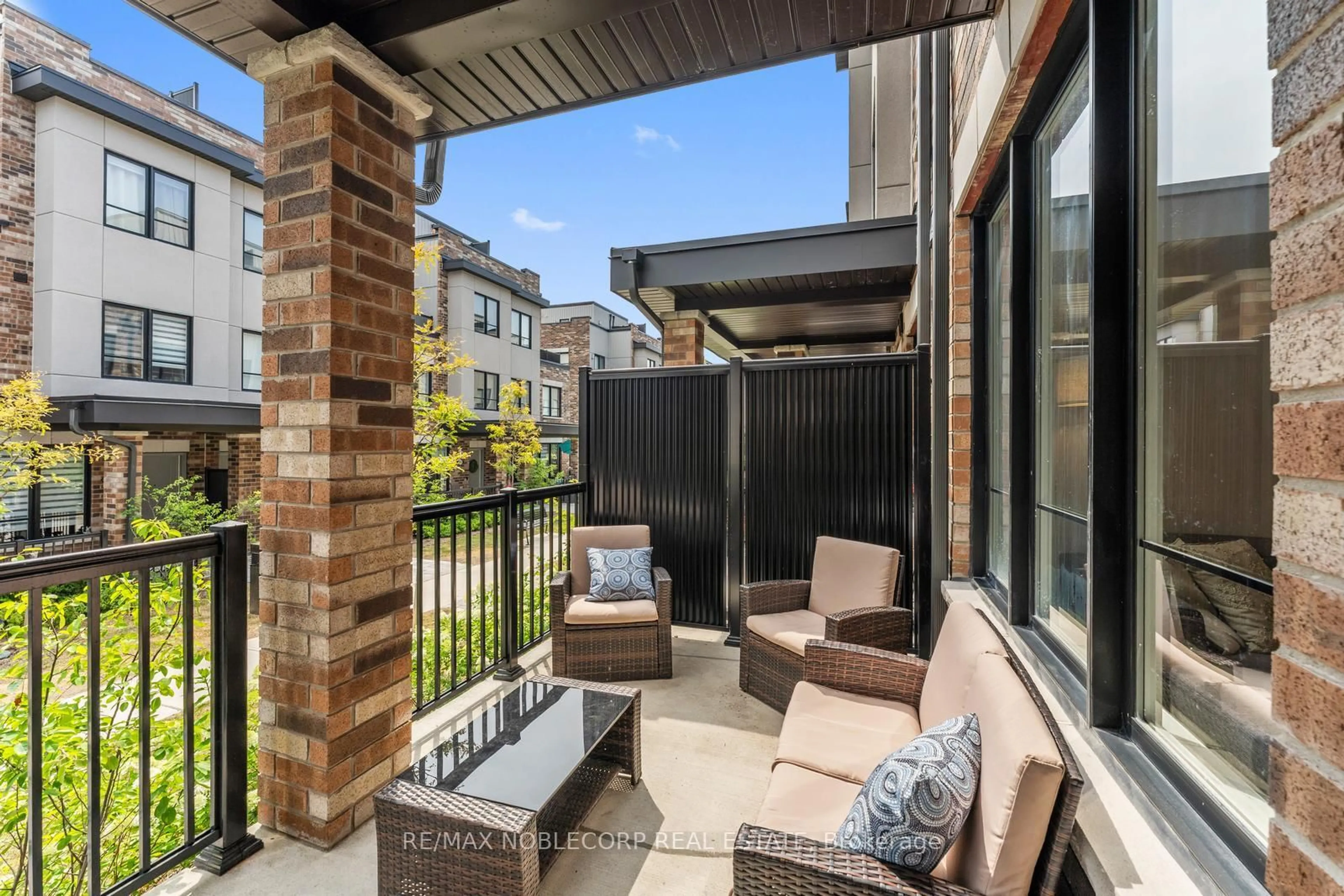 Patio, street for 40 Baynes Way #5, Bradford West Gwillimbury Ontario L3Z 4M4