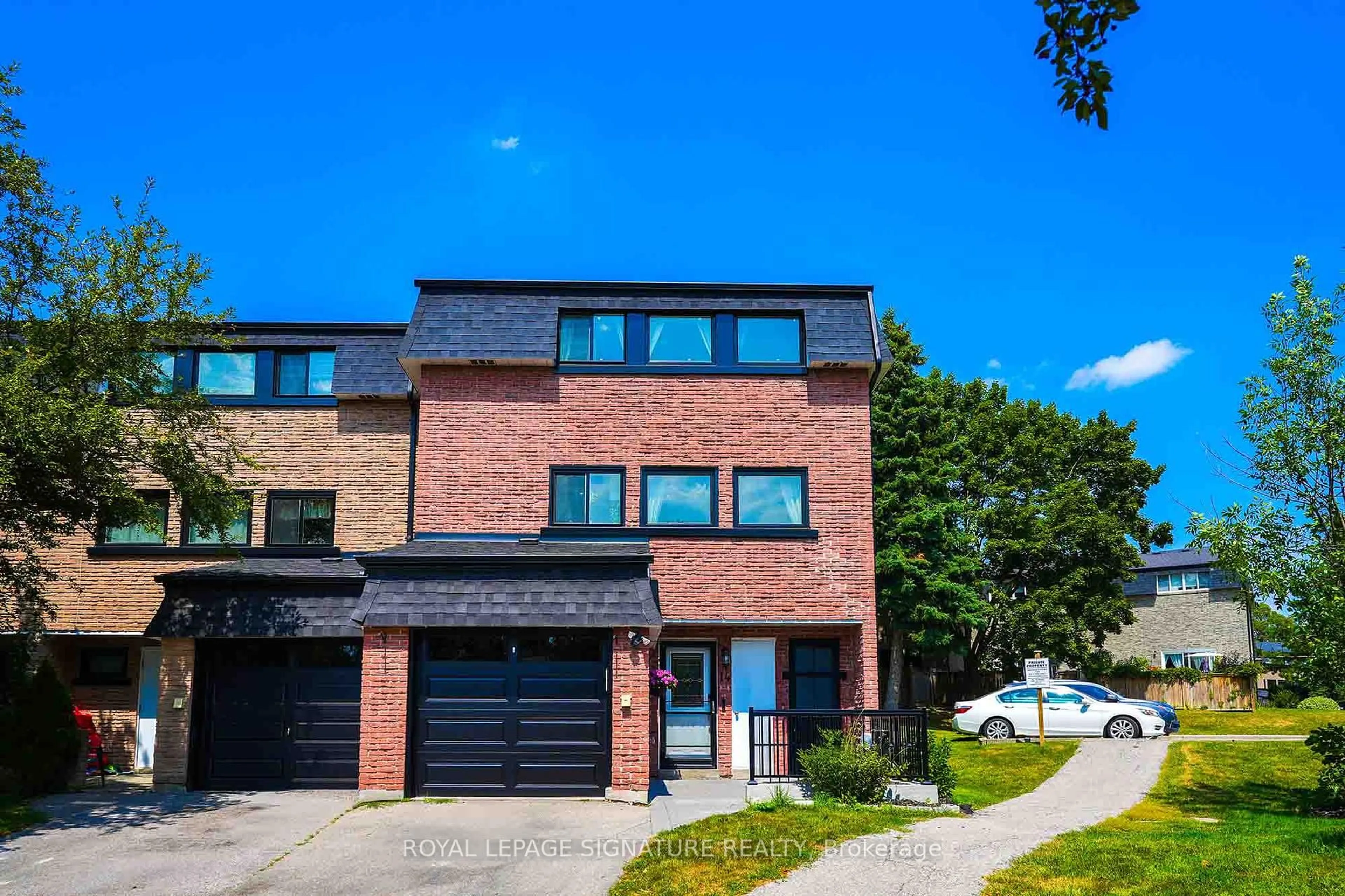 Home with brick exterior material, street for 14 Poplar Cres, Aurora Ontario L4G 3L3