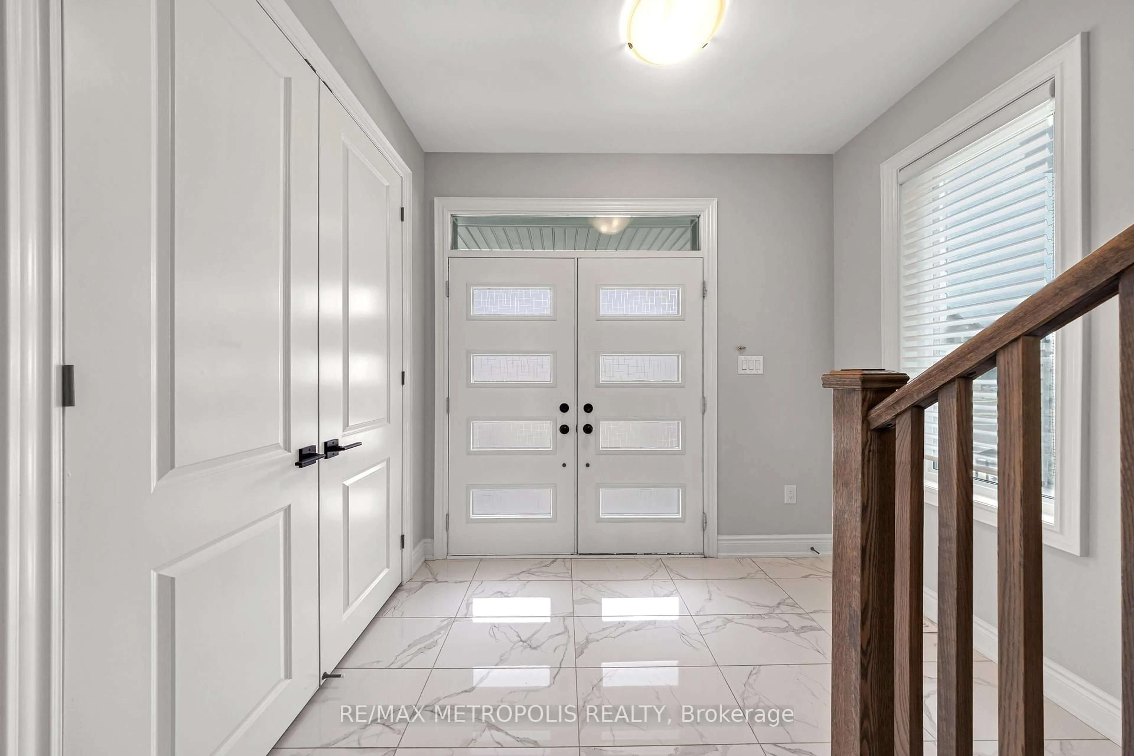 Indoor entryway for 5 Erin Ridge Crt, Markham Ontario L6C 3K8