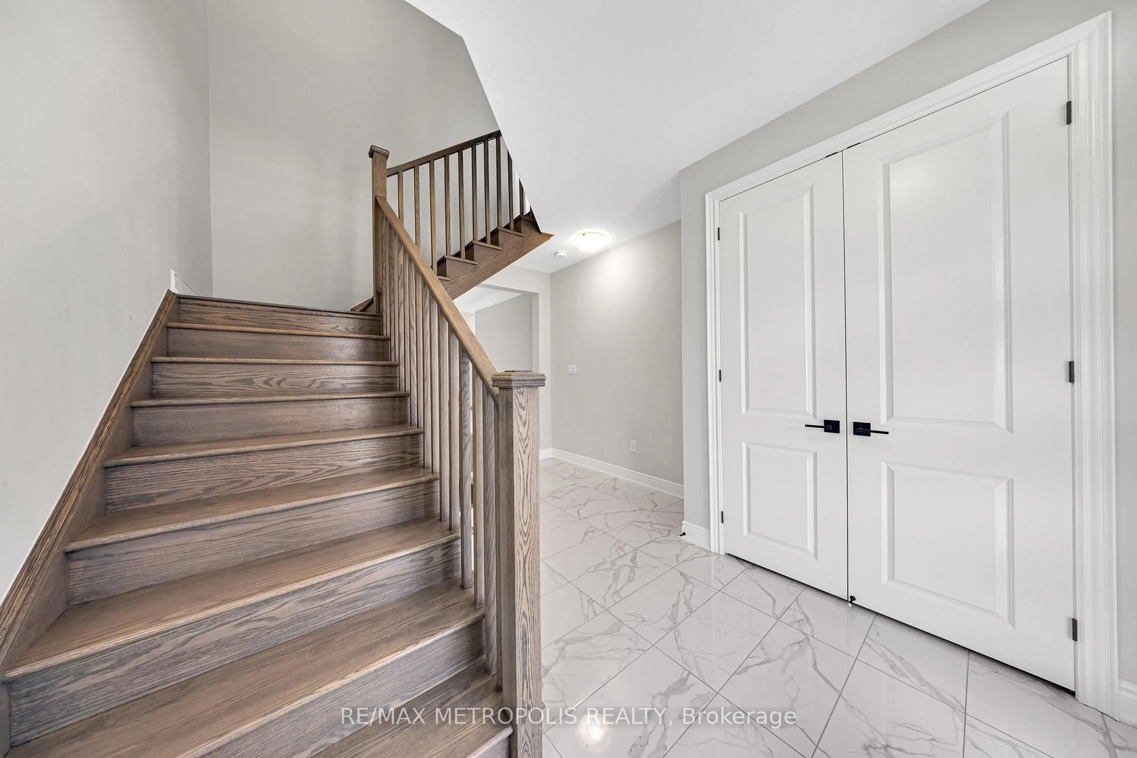 Stairs for 5 Erin Ridge Crt, Markham Ontario L6C 3K8