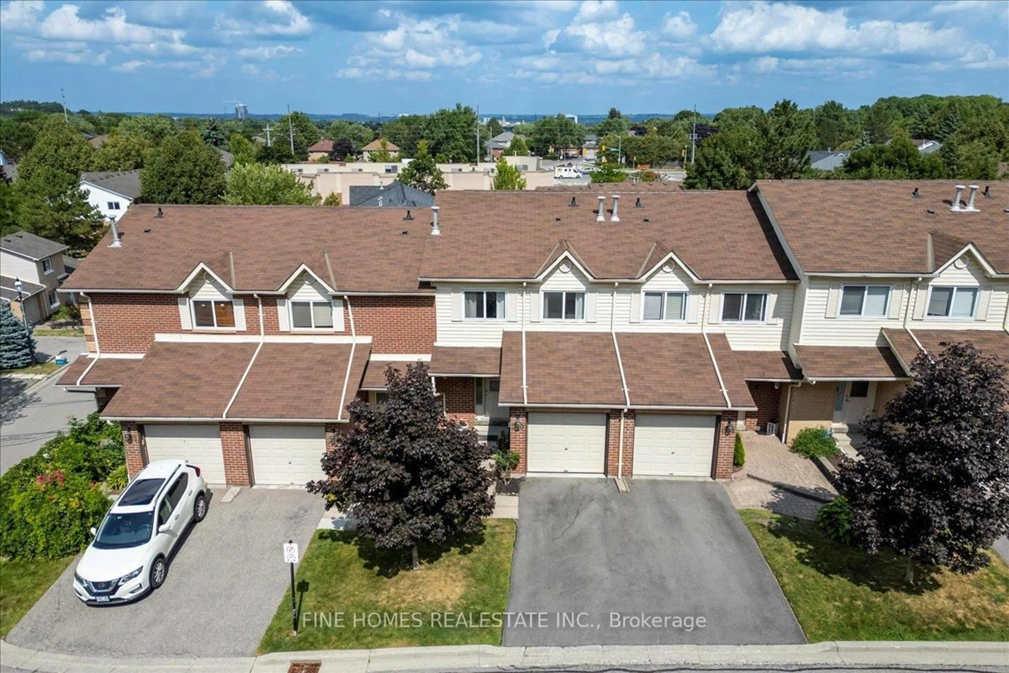 A pic from outside/outdoor area/front of a property/back of a property/a pic from drone, unknown for 599 Gibney Cres, Newmarket Ontario L3X 1Y3