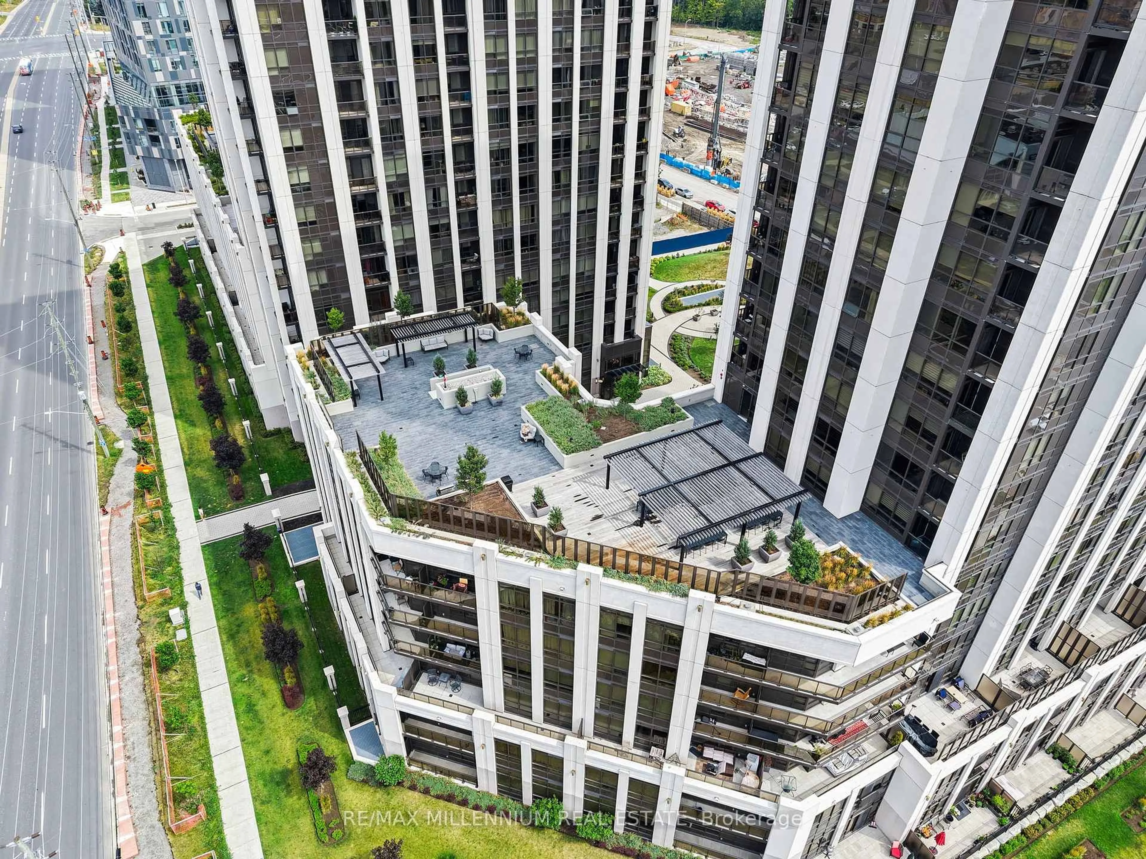A pic from outside/outdoor area/front of a property/back of a property/a pic from drone, city buildings view from balcony for 9075 Jane St #309, Vaughan Ontario L4K 0L7