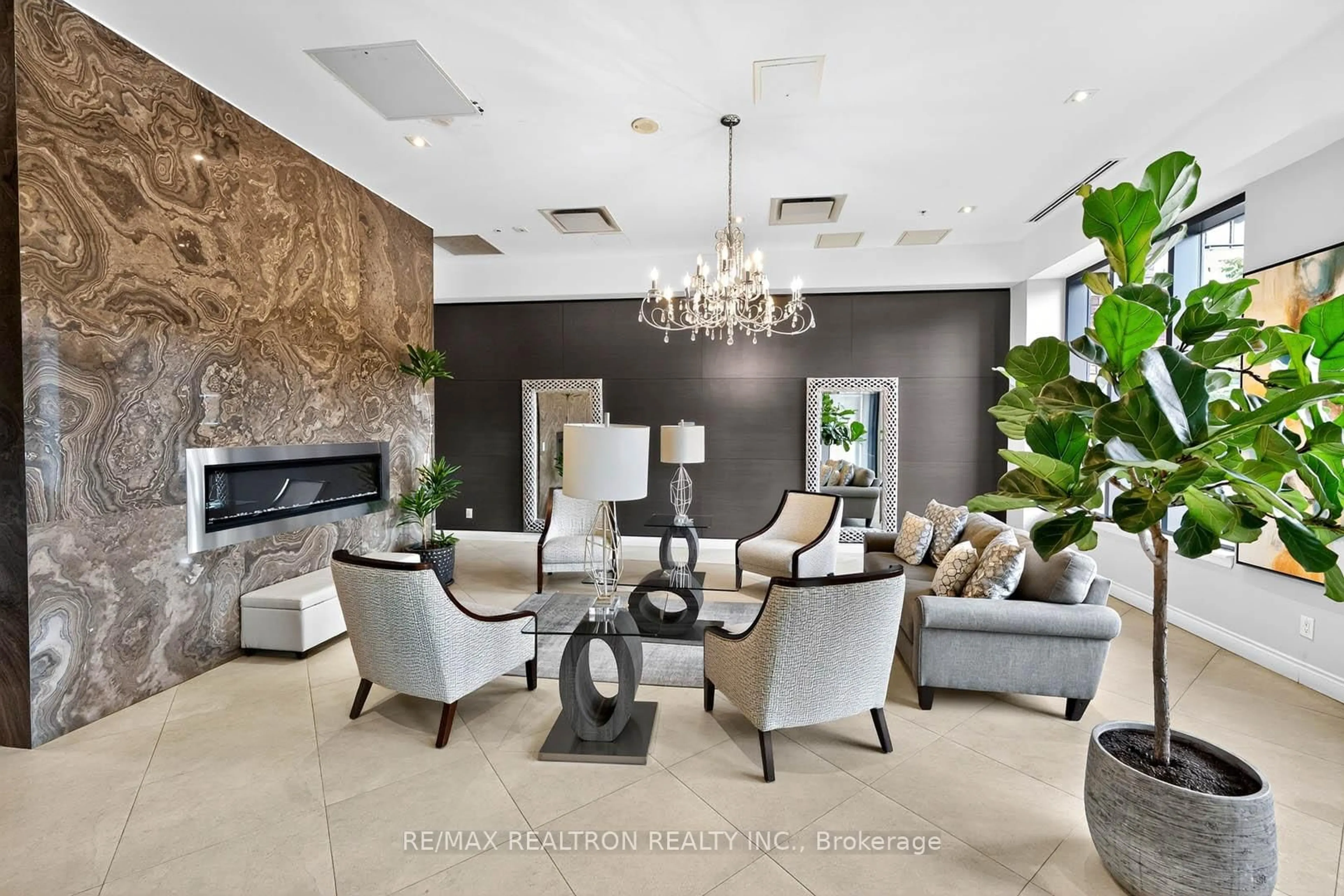Lobby for 11611 YONGE St #525, Richmond Hill Ontario L4E 1G2