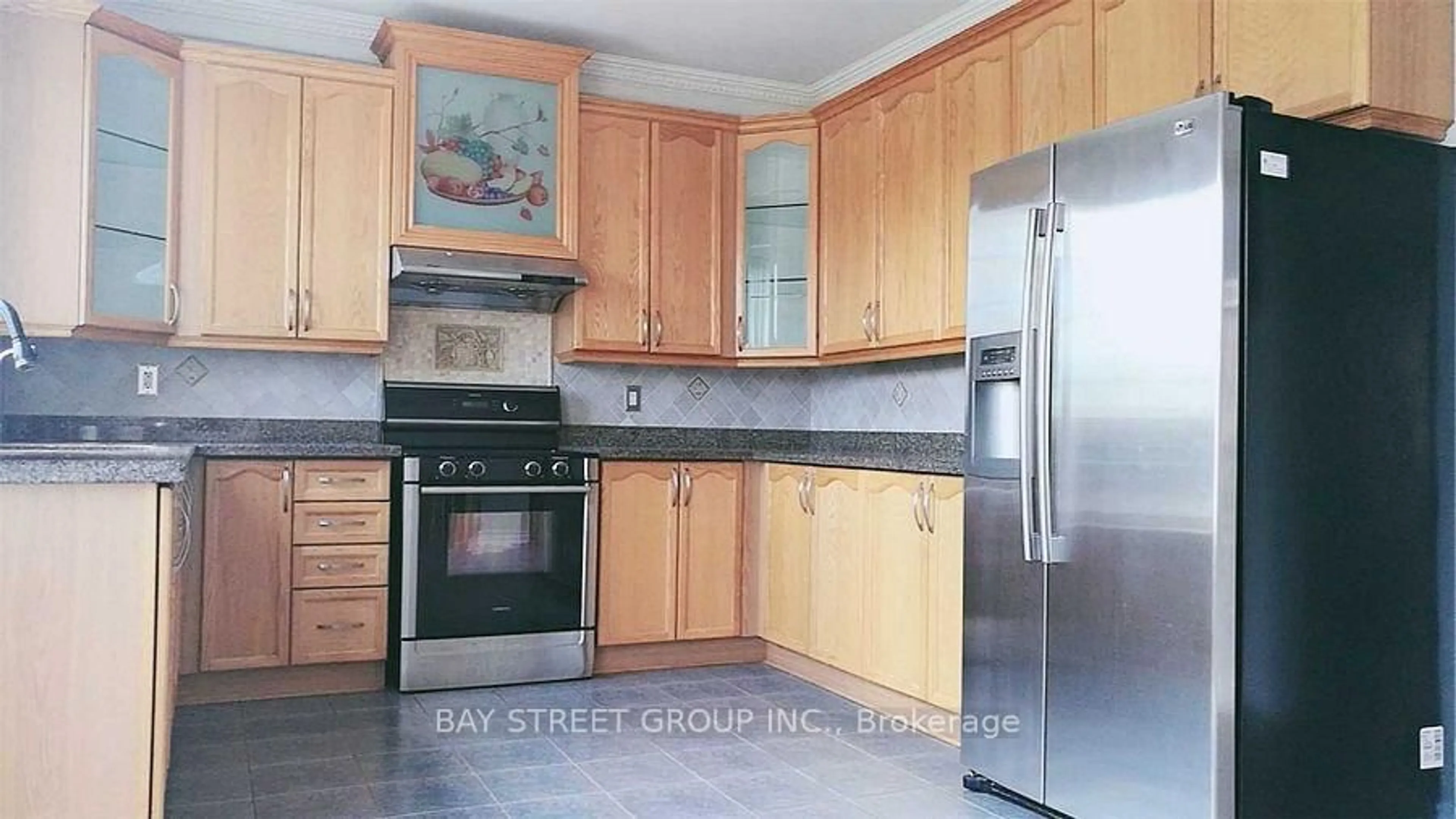 Standard kitchen, unknown for 57 Gail Parks Cres, Newmarket Ontario L3X 3B9